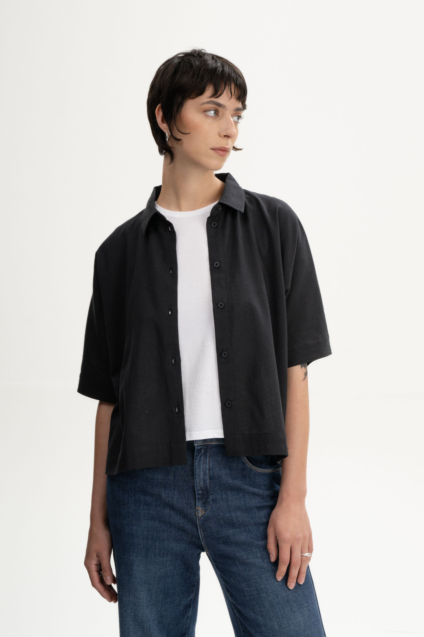 Image of MELA dames vegan Shirt Met Korte Mouwen Rinara Houtskoolzwart