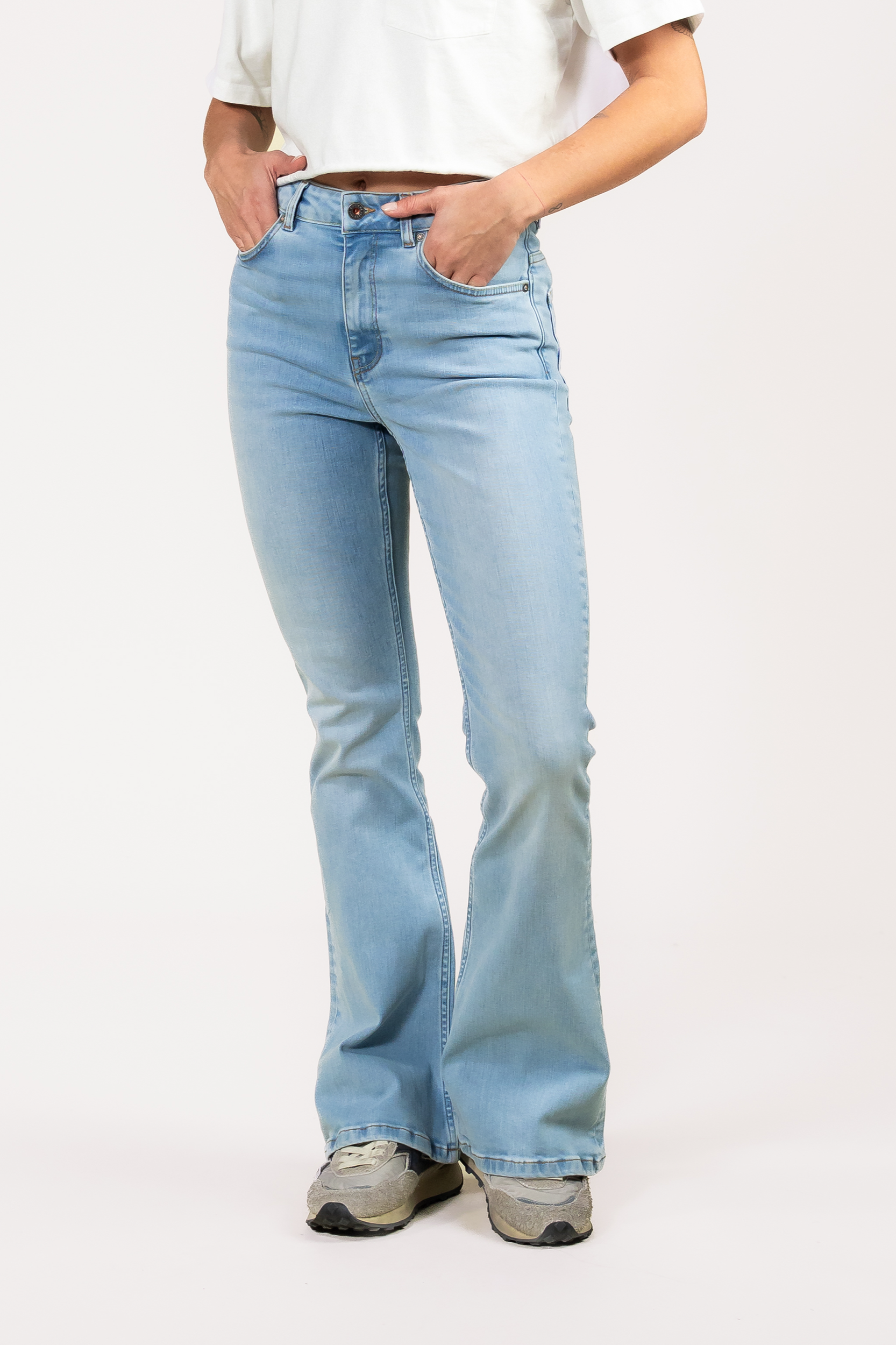 Image of Kuyichi dames vegan Jeans Flare Lisette Dune Tide