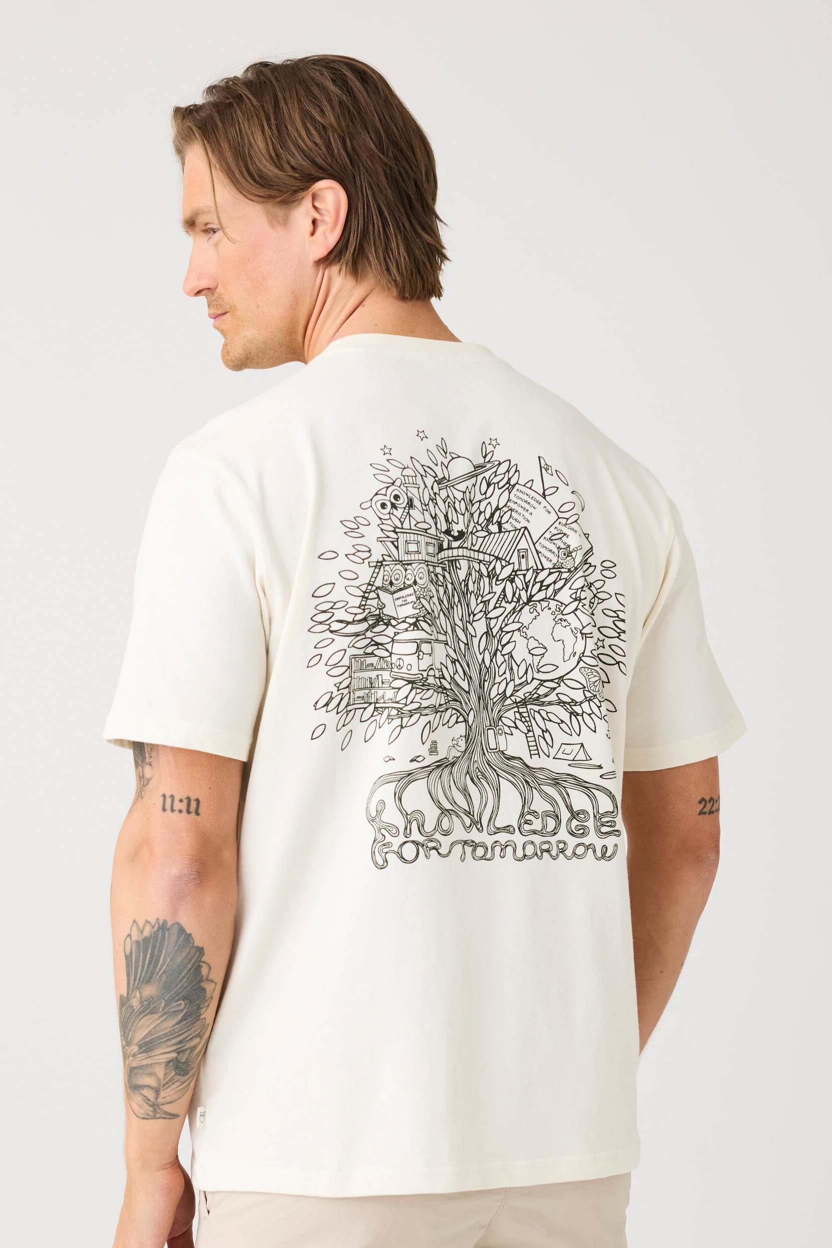 Image of KnowledgeCotton Apparel mannen vegan T-Shirt Met Print Op De Achterkant Van Een Reiger In Het Wit.