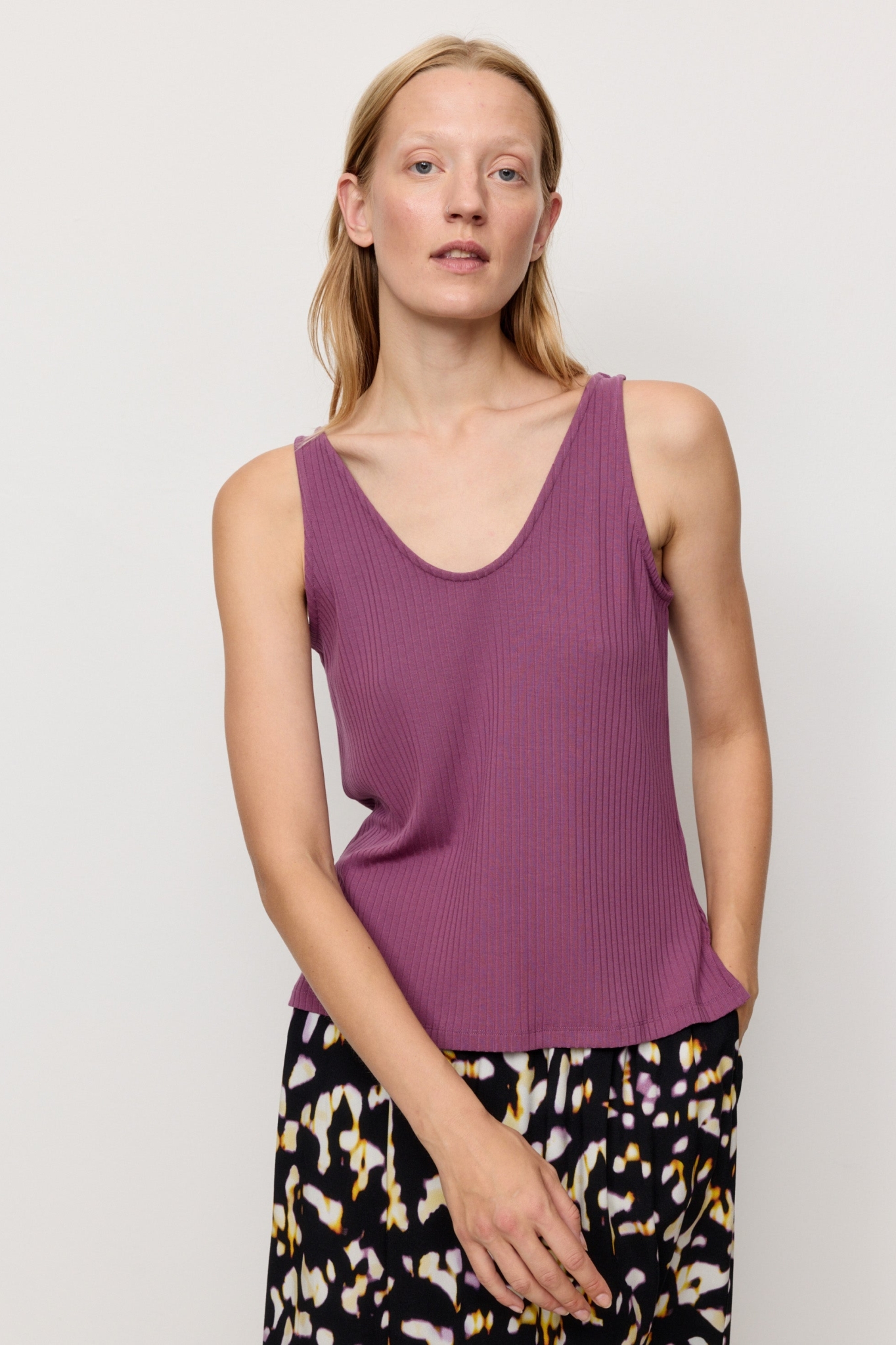 Recolution womens vegan Top Tonina Dark Tulip