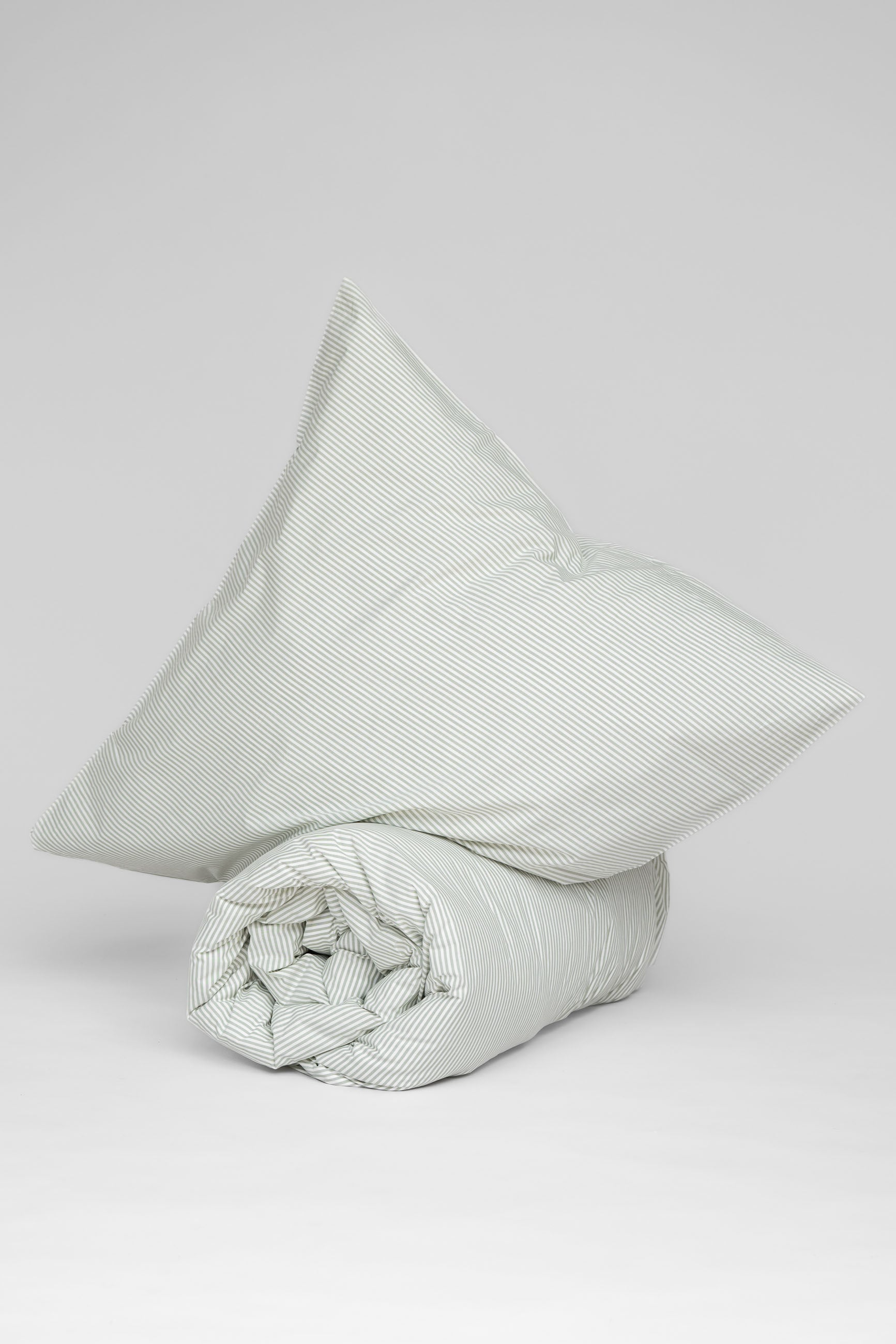 Image of MELA unisex vegan Beddengoedset Majuli Tijm/Natuurlijke Witte Strepen