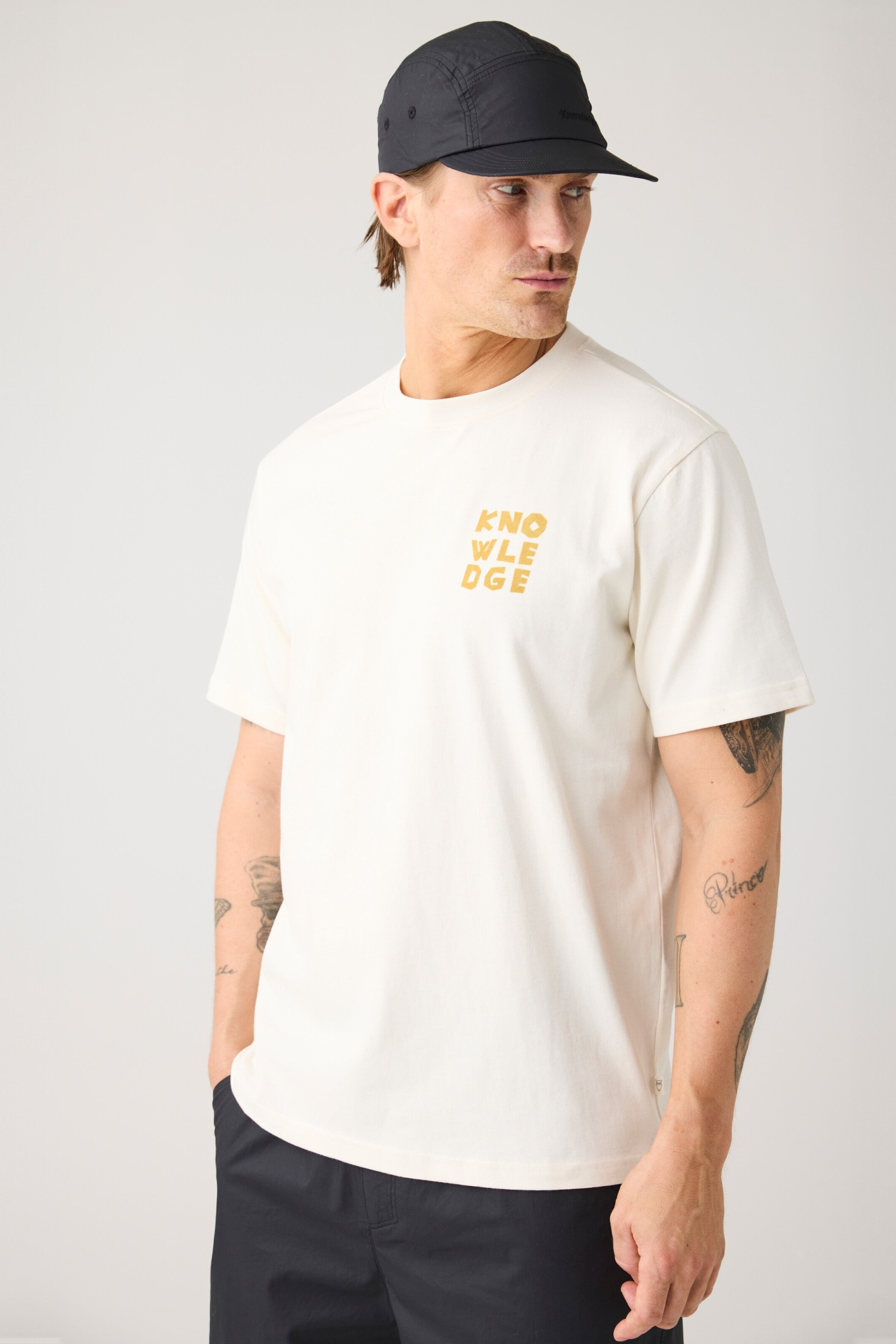 Image of KnowledgeCotton Apparel mannen vegan T-Shirt Met Print Van Een Zilverreiger Op De Borst, Wit.