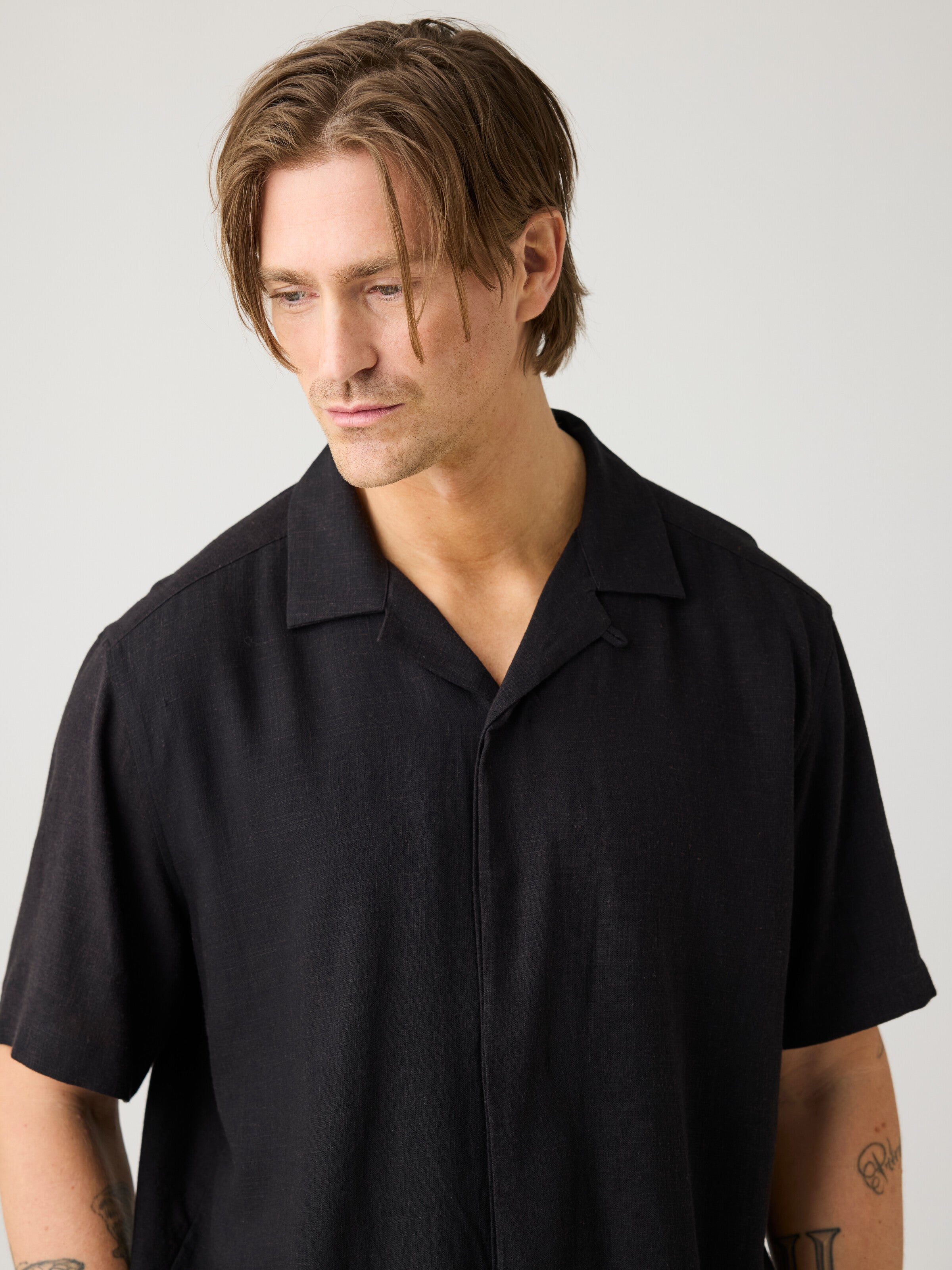 113397 - Herren vegan Kurzarmhemd Moss Relaxed Black Jet