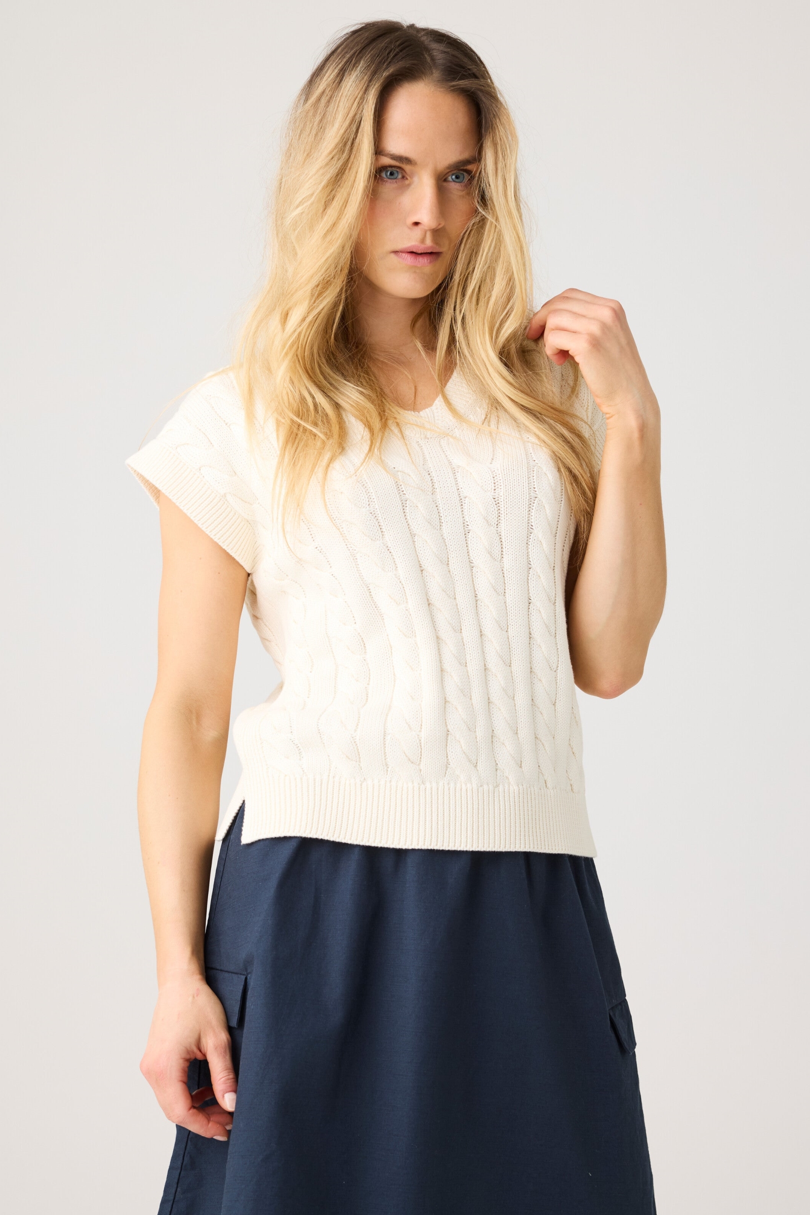 Image of KnowledgeCotton Apparel dames vegan Gebreid Vest Met Kabelmotief (Egret) In Wit