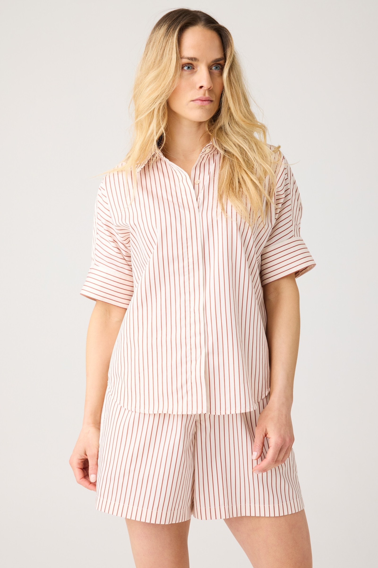 Image of KnowledgeCotton Apparel dames vegan Overhemd Islet Regular Satijn Rode Streep