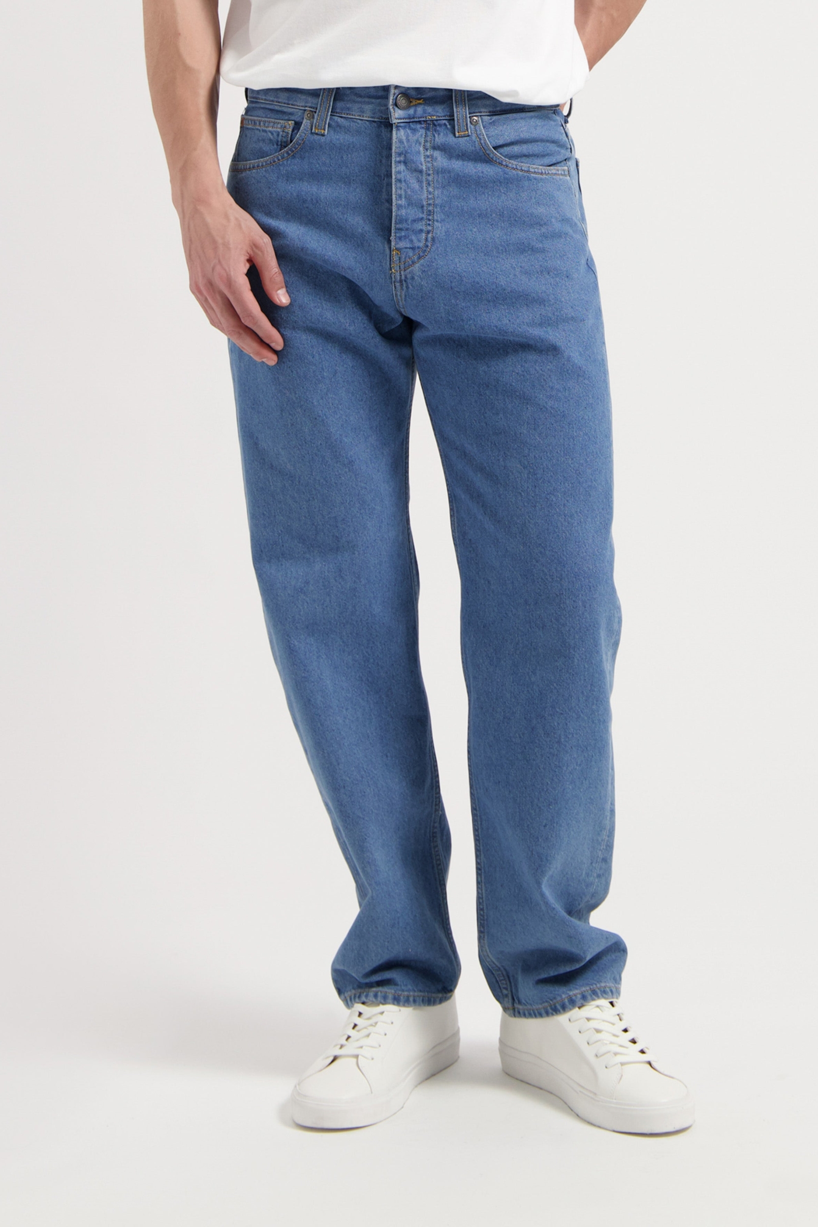 Image of MUD Jeans mannen vegan Jeans Mid Loose Alex Lichtsteen