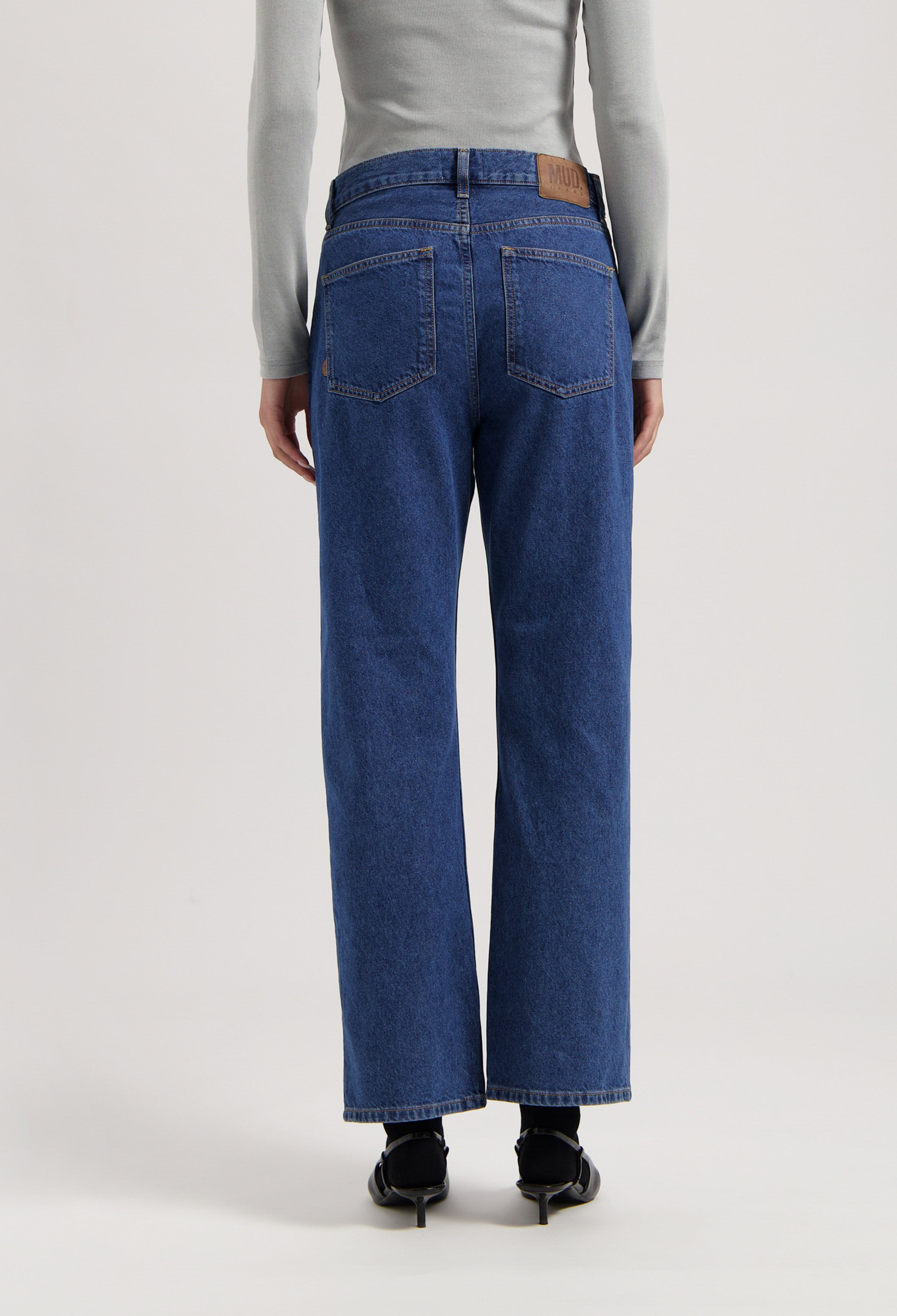 MUD Jeans womens vegan Jeans Low Loose Emma Medium Stone