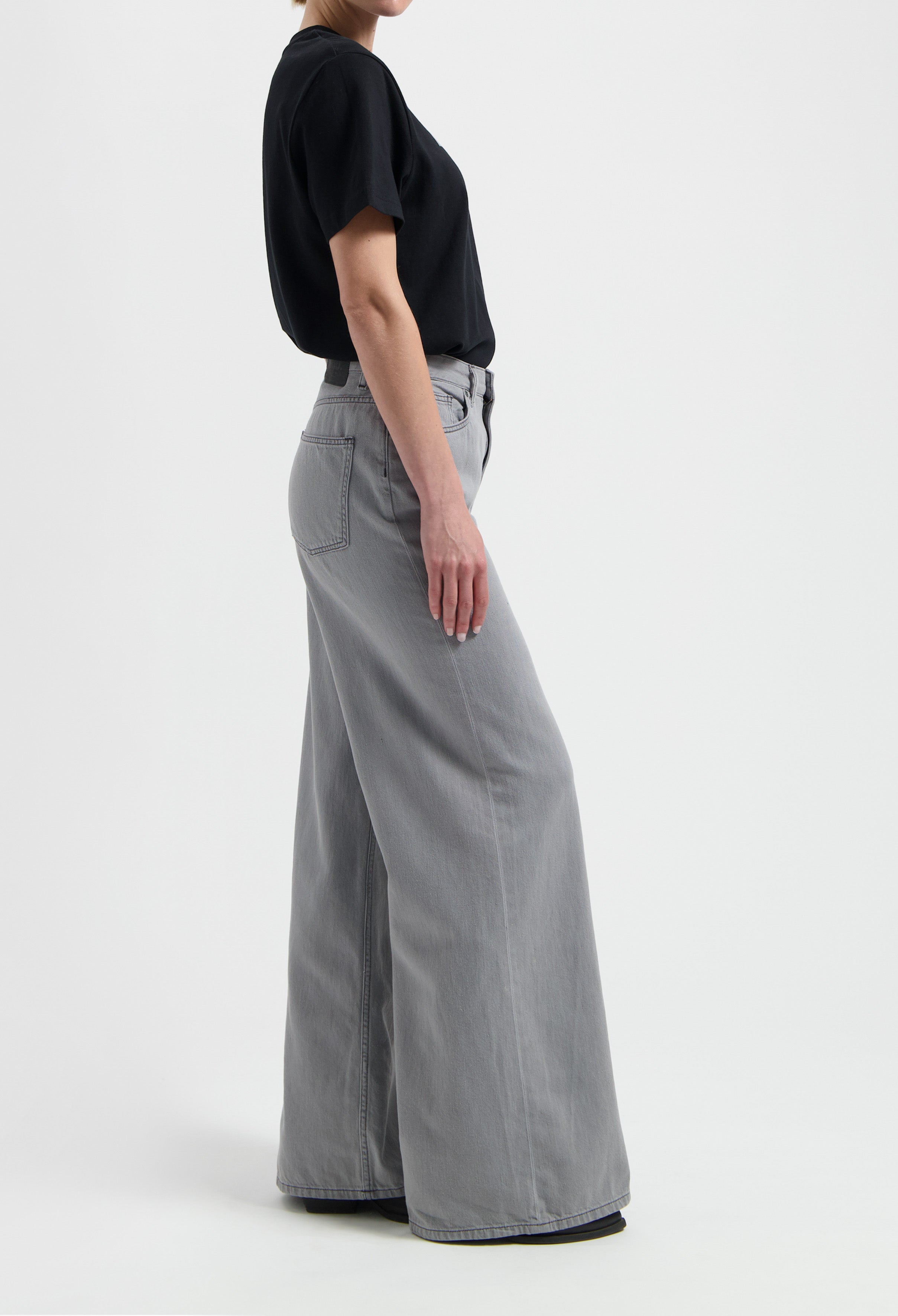 MUD Jeans womens vegan Jeans High Loose Flow Sara Marge Grey