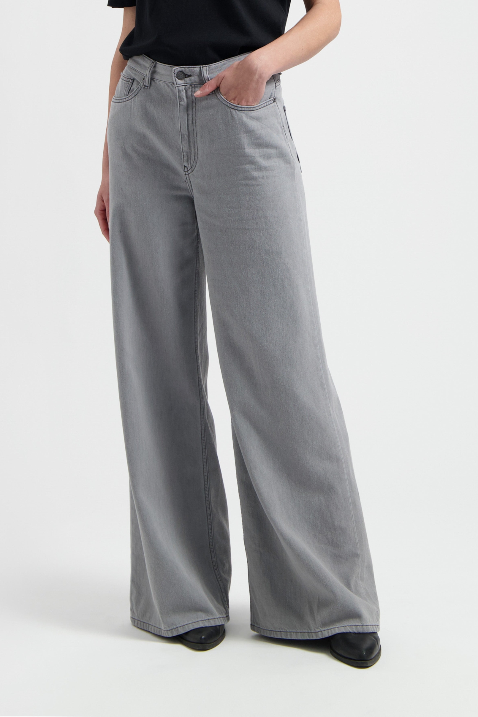 Image of MUD Jeans dames vegan Jeans High Loose Flow Sara Marge Grijs