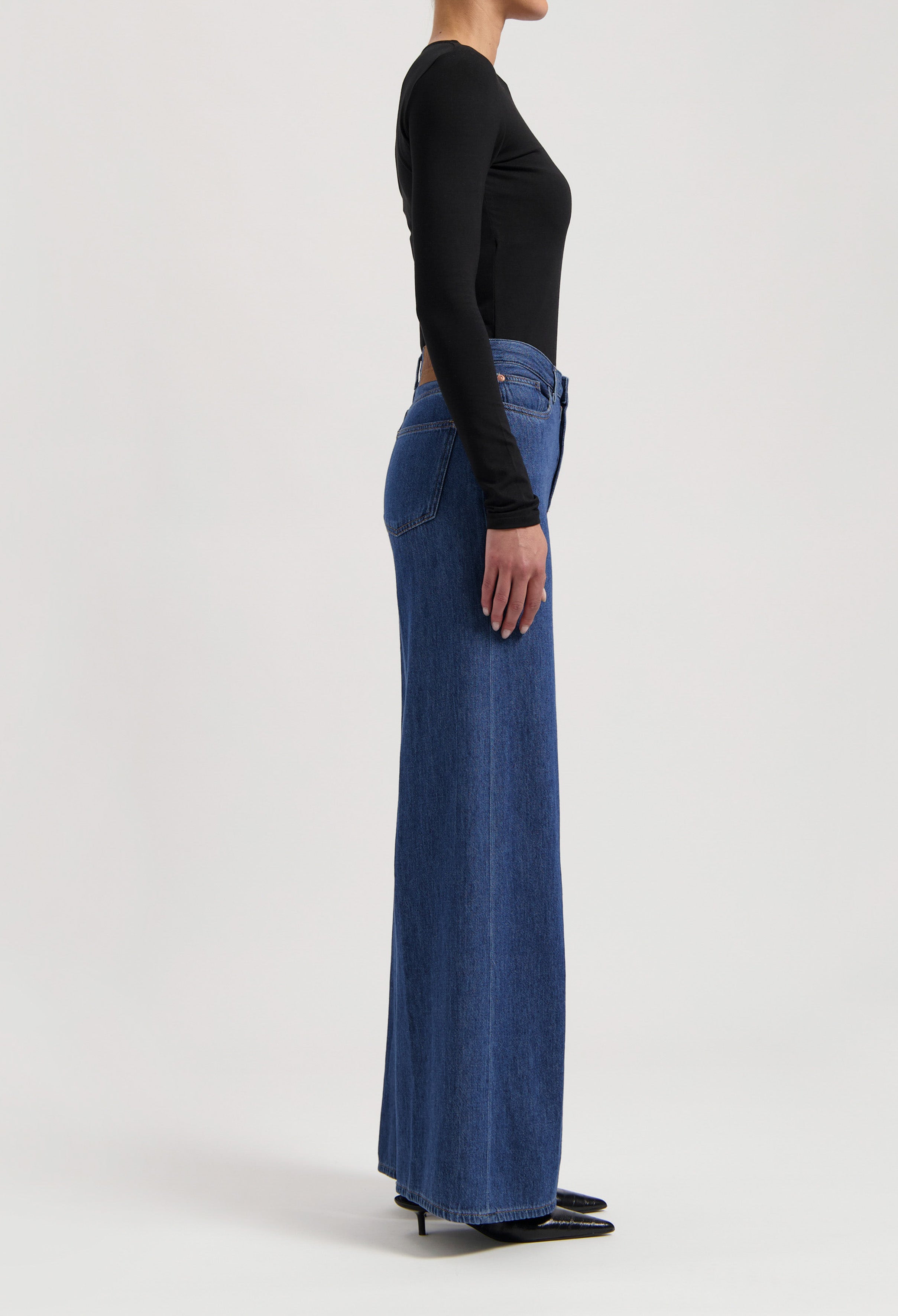 MUD Jeans womens vegan Jeans High Loose Flow Sara Stone Indigo