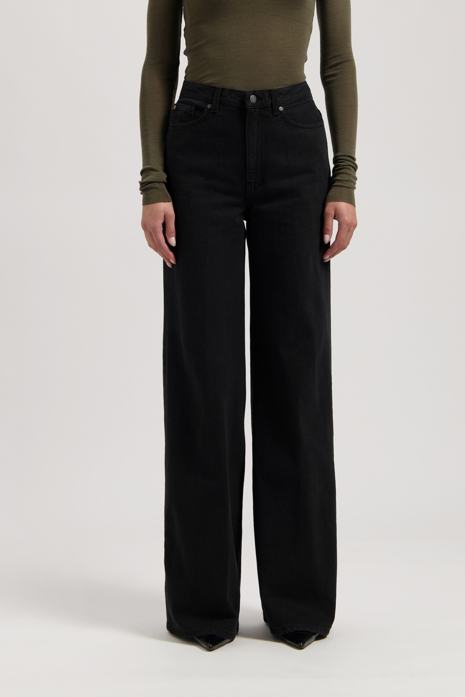 Image of MUD Jeans dames vegan Jeans High Loose Sara Nero Nero Zwart