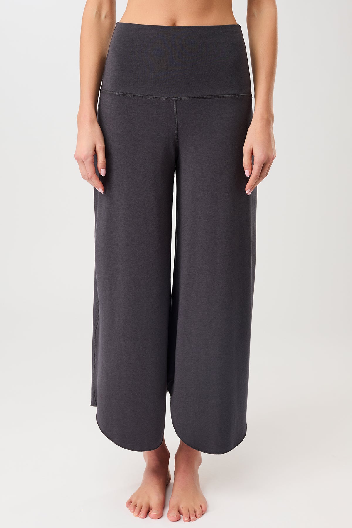 113632 - MANDALA Damen vegan Hose Tulpe Onyx