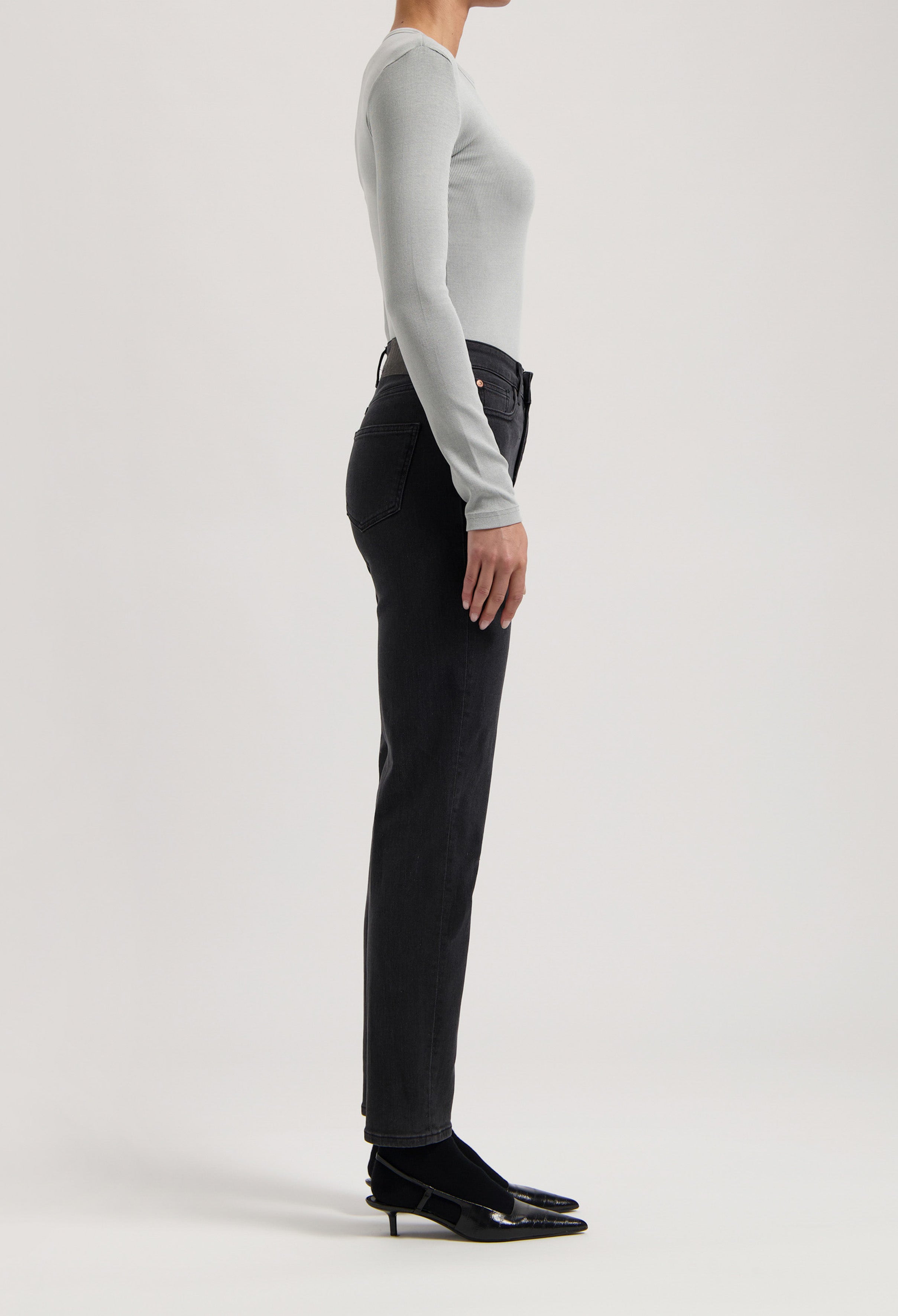 MUD Jeans womens vegan Jeans High Tapered Mams Stone Black