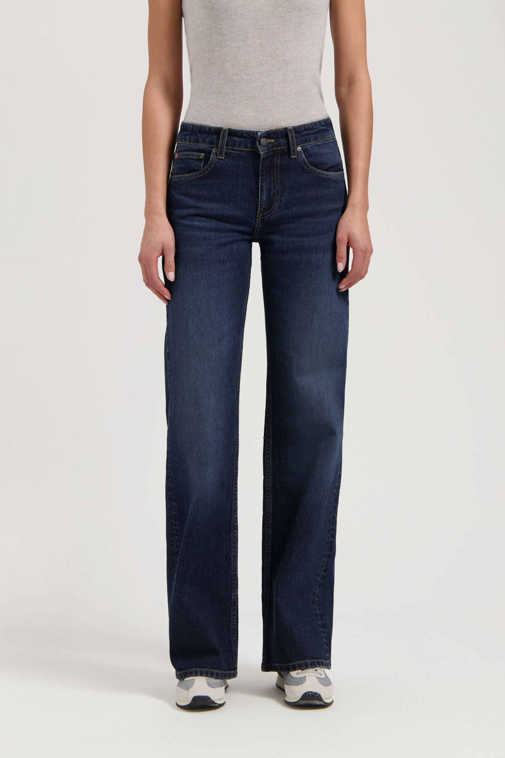 Image of MUD Jeans dames vegan Jeans Mid Loose Cleo Rustblauw