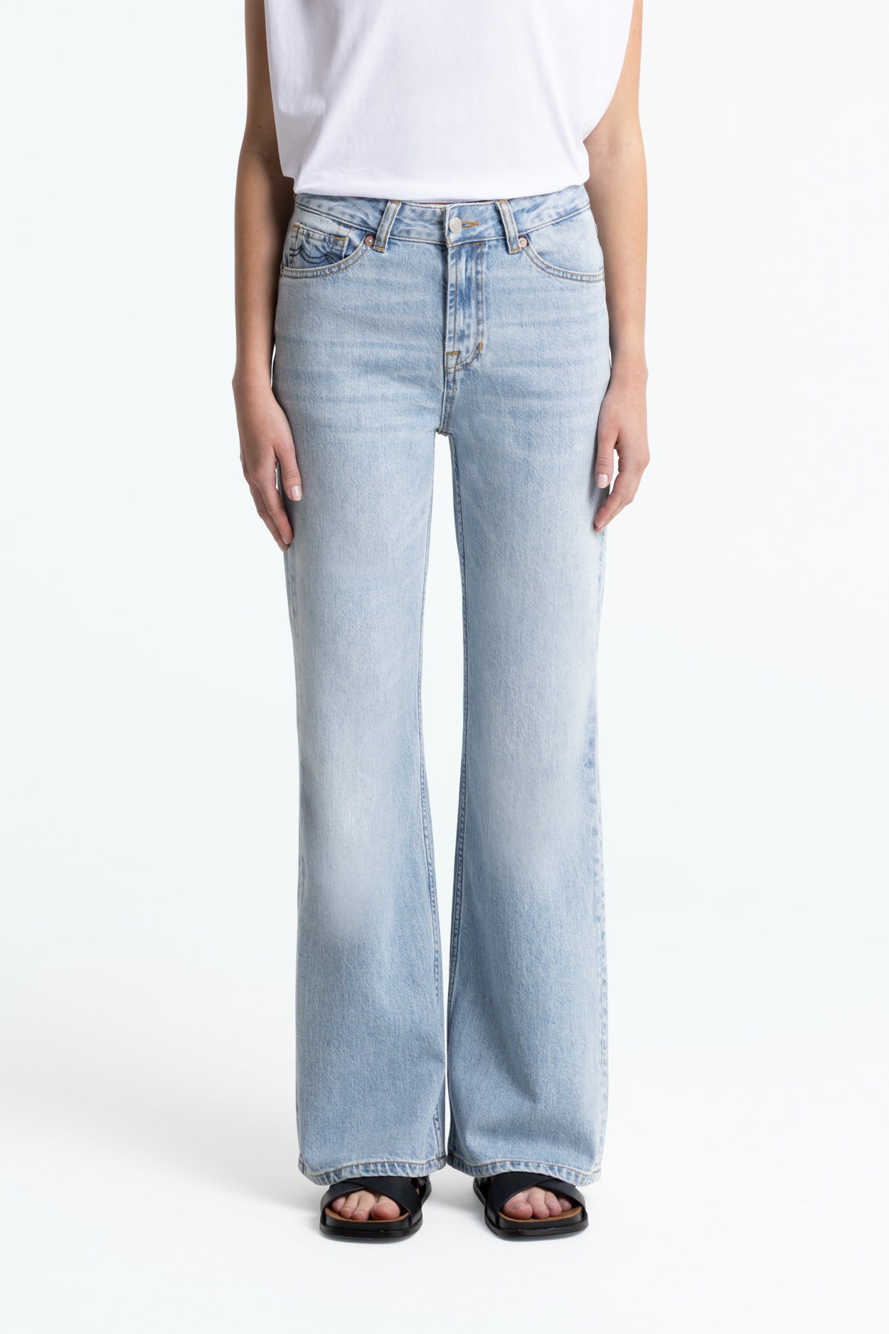 113816 - Kings of Indigo Damen vegan Jeans Kukiko Atria Super Light Washed Blue