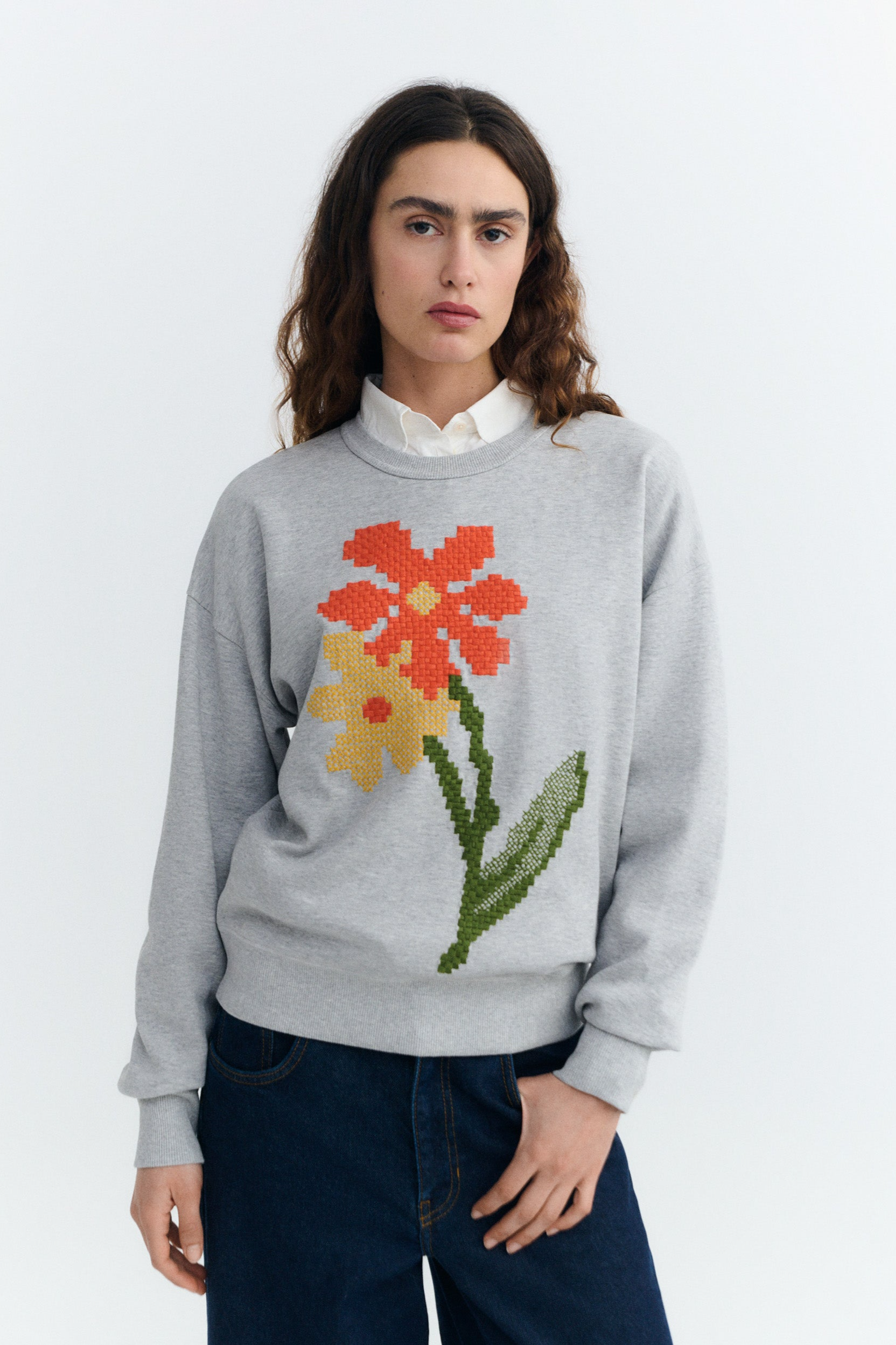 Image of Thinking MU dames vegan Sweatshirt Met Poppy Jodie-Borduurwerk, Grijs