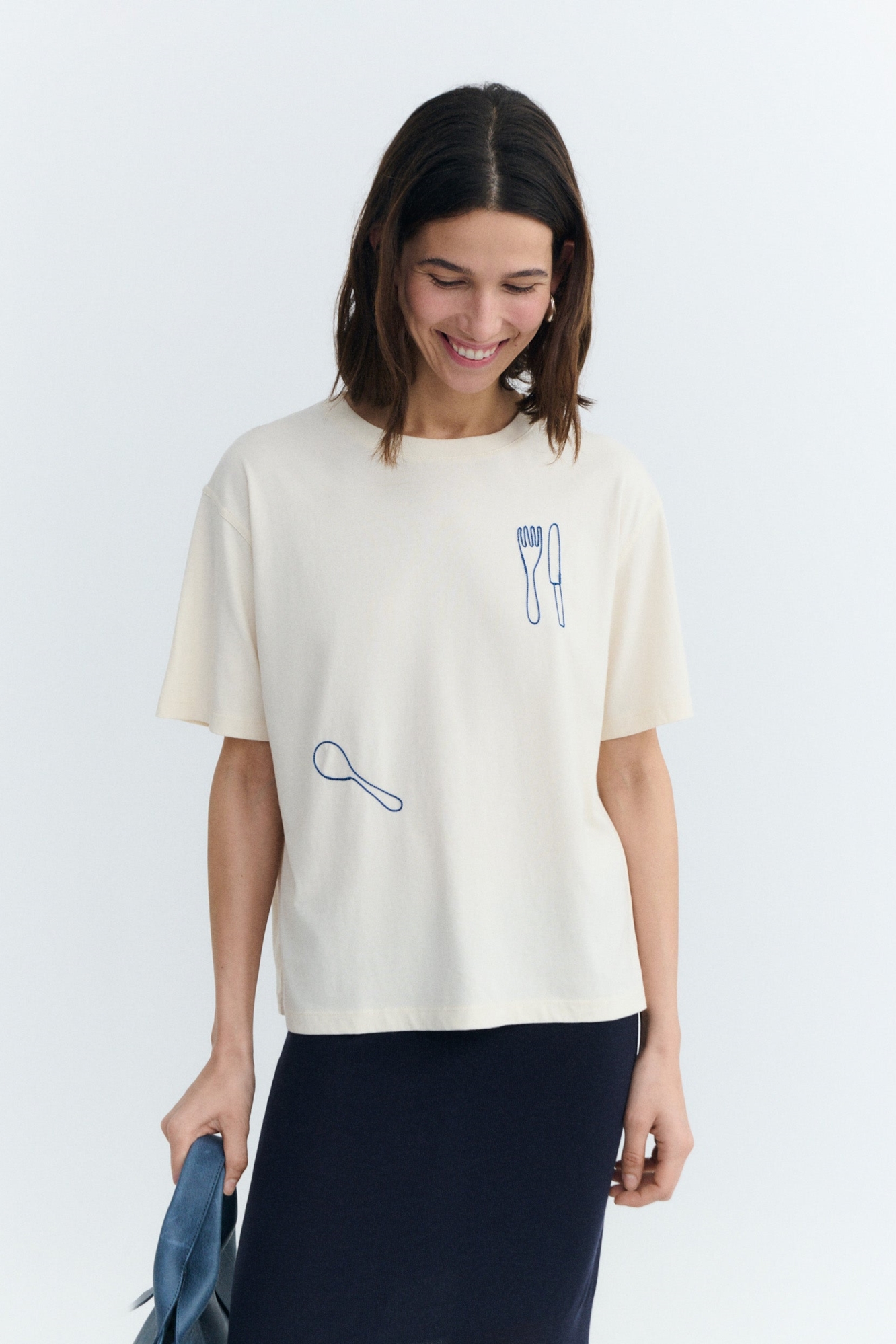 Image of Thinking MU dames vegan T-Shirt Lucia, Handgeborduurd In Ecru.