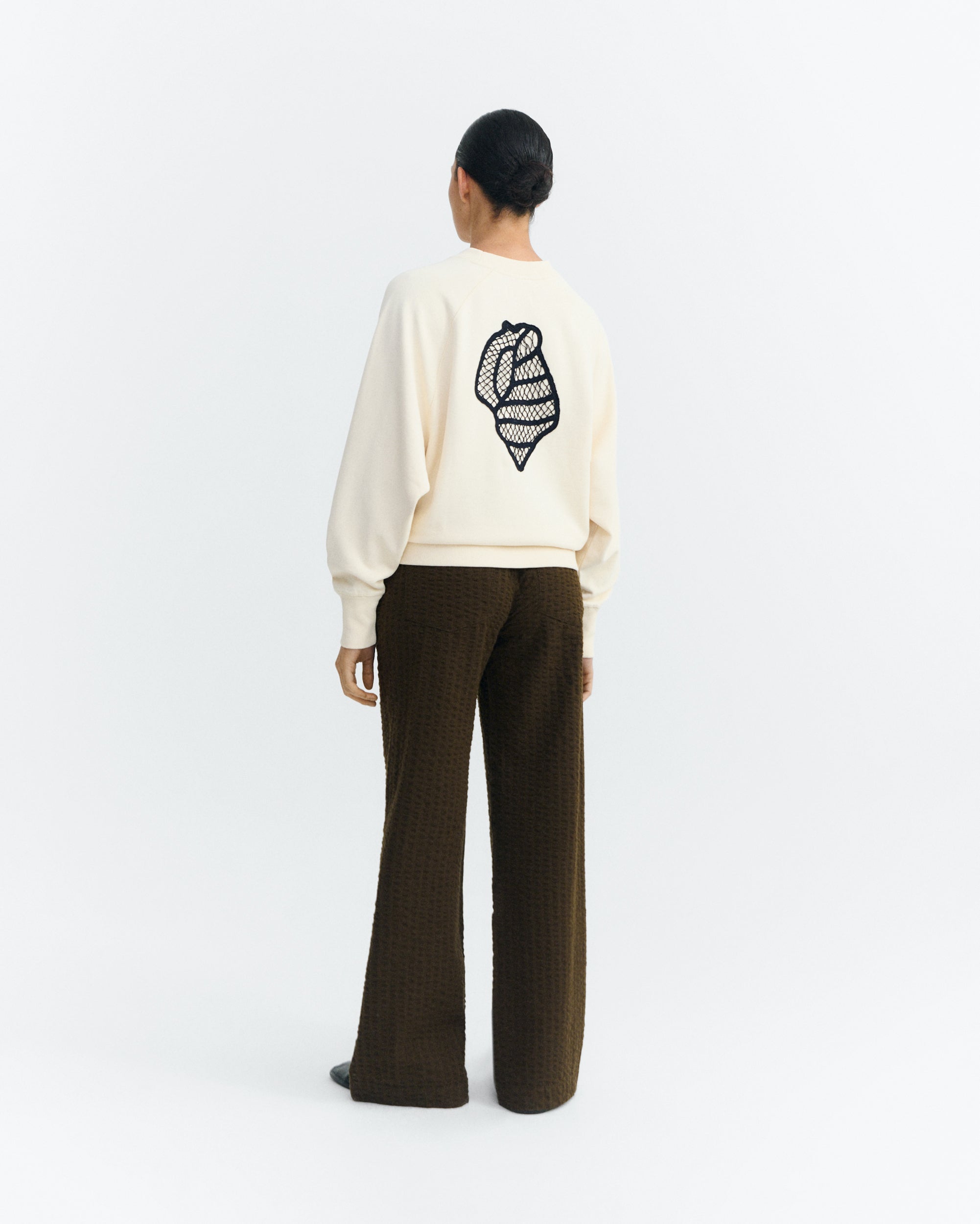 Thinking MU Sweatshirt Shell Bonnie Handbesticktes Ecru
