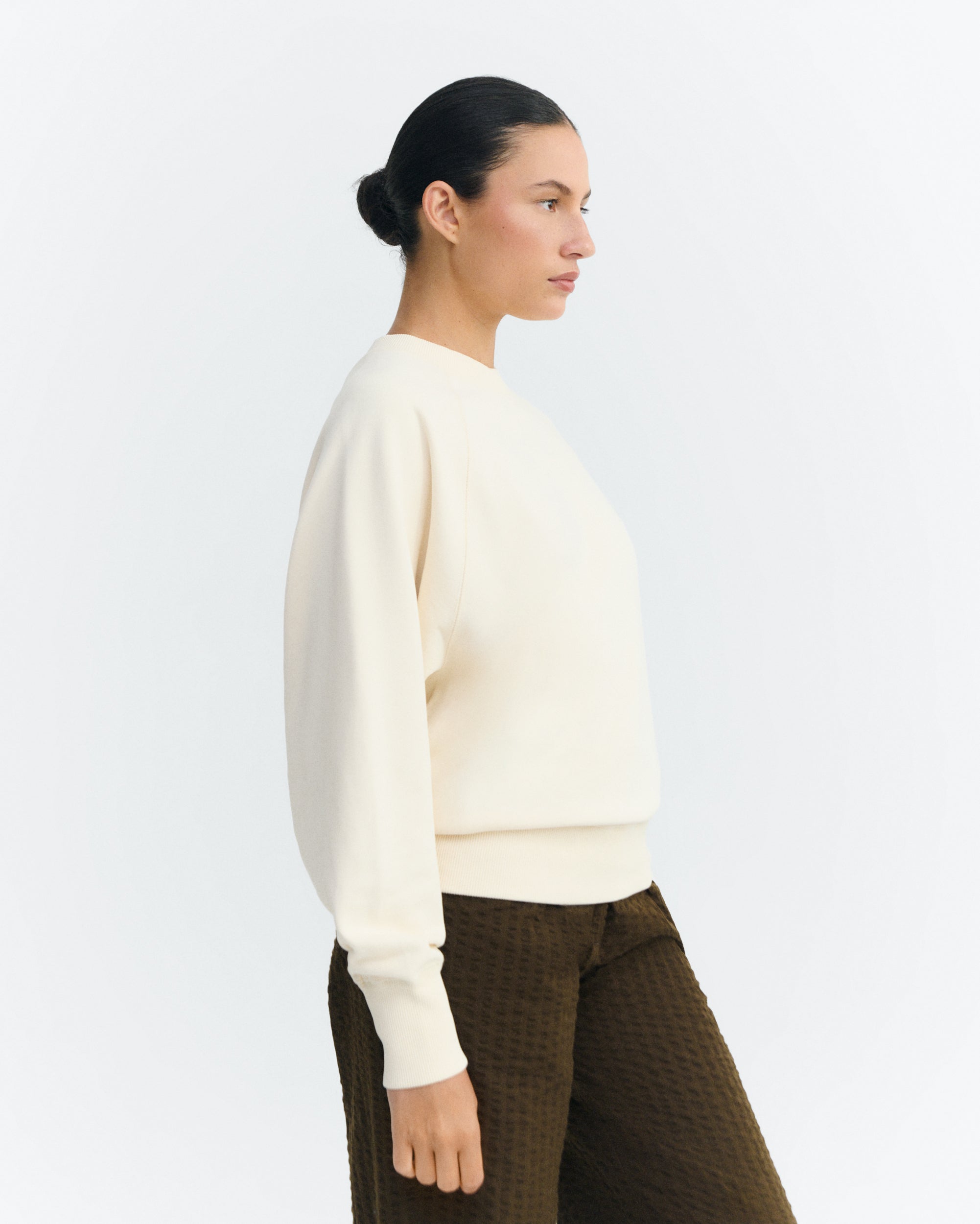 Thinking MU Sweatshirt Shell Bonnie Handbesticktes Ecru