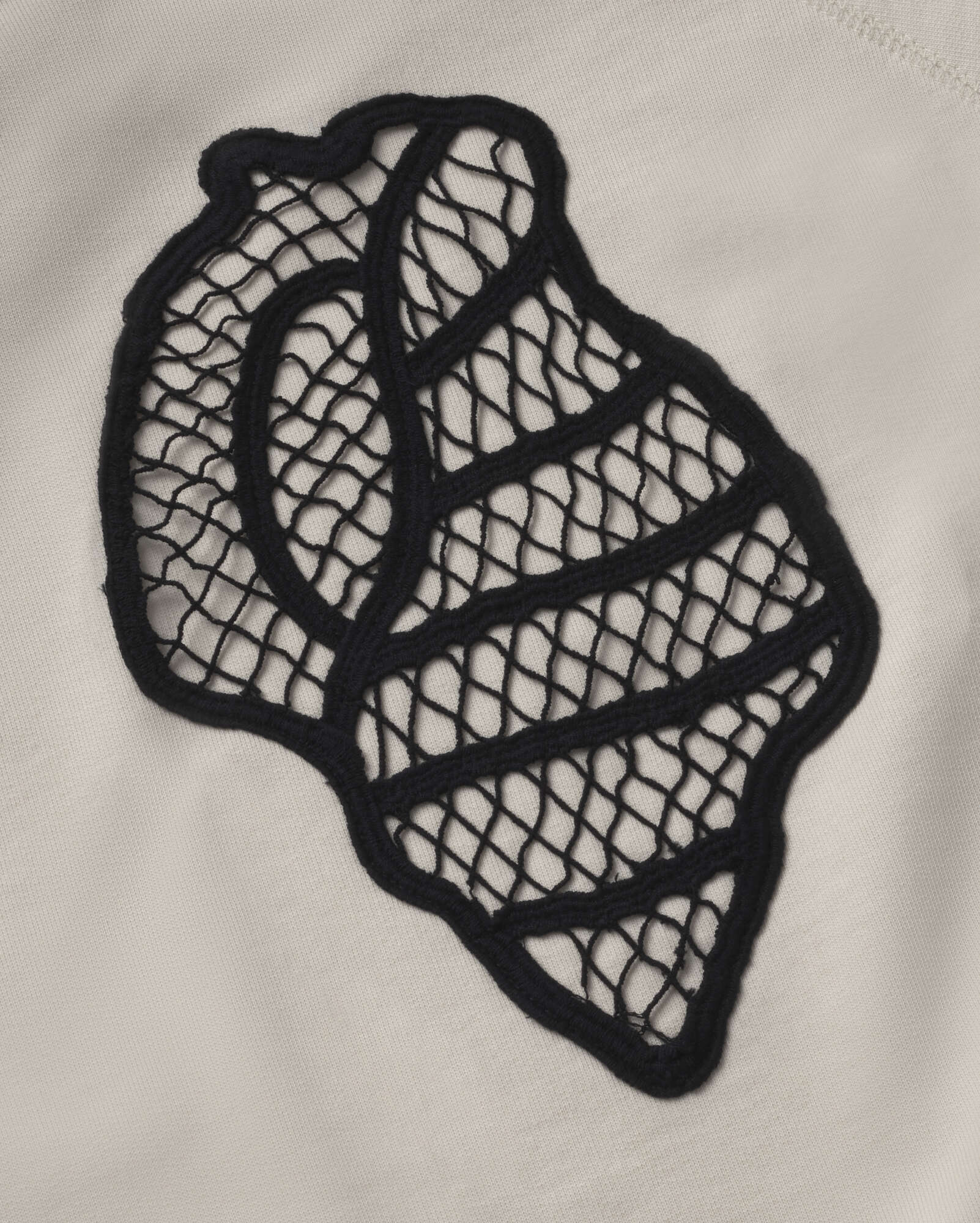 Thinking MU Sweatshirt Shell Bonnie Handbesticktes Ecru