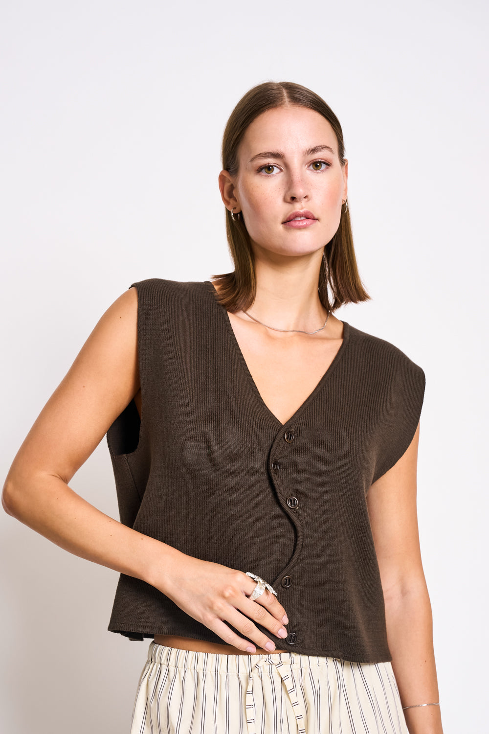 JAN 'N JUNE Damen vegan Strickweste Coryl Wavy Mud Brown