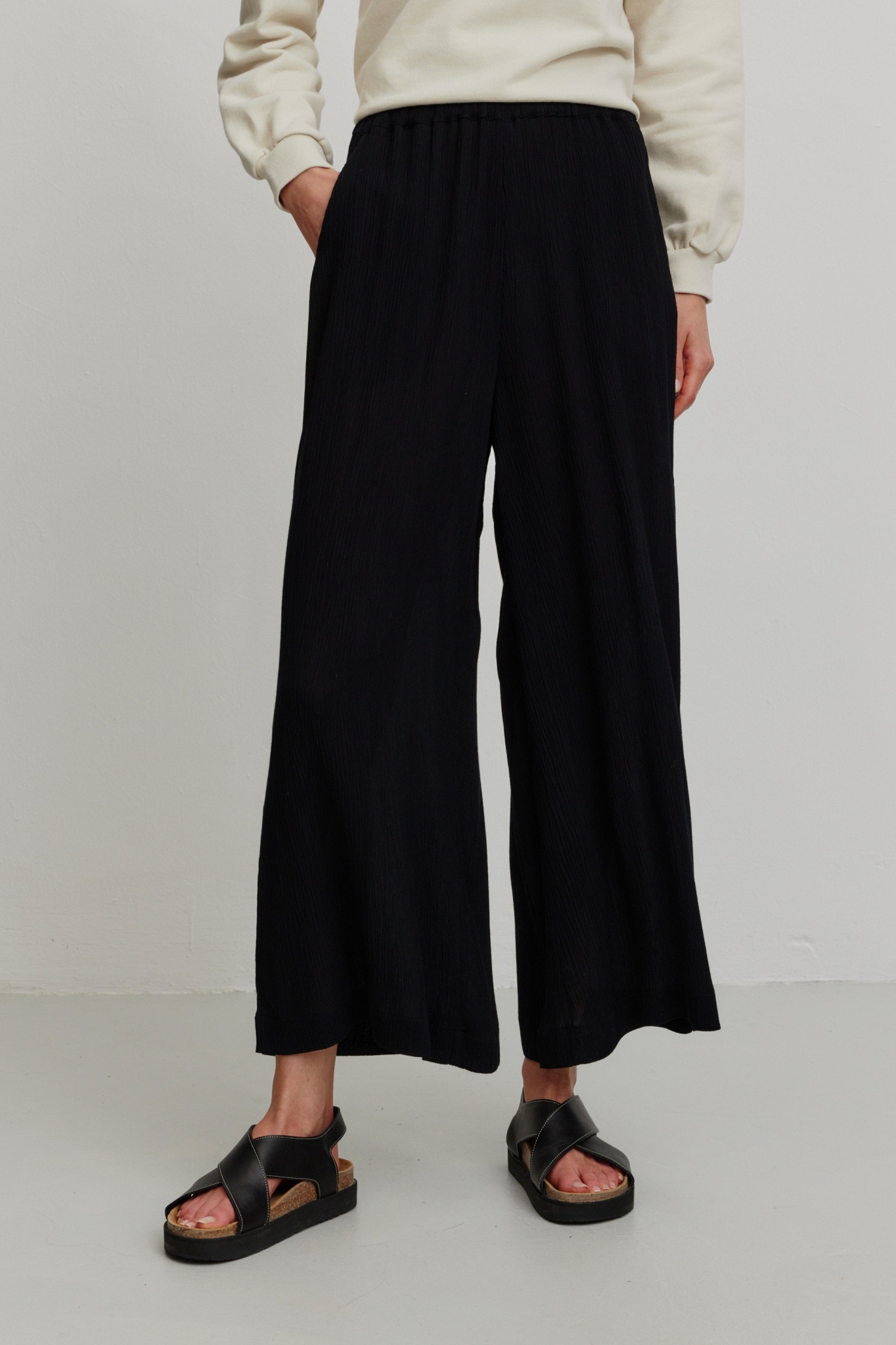 Recolution Damen vegan Hose Mandevilla Schwarz