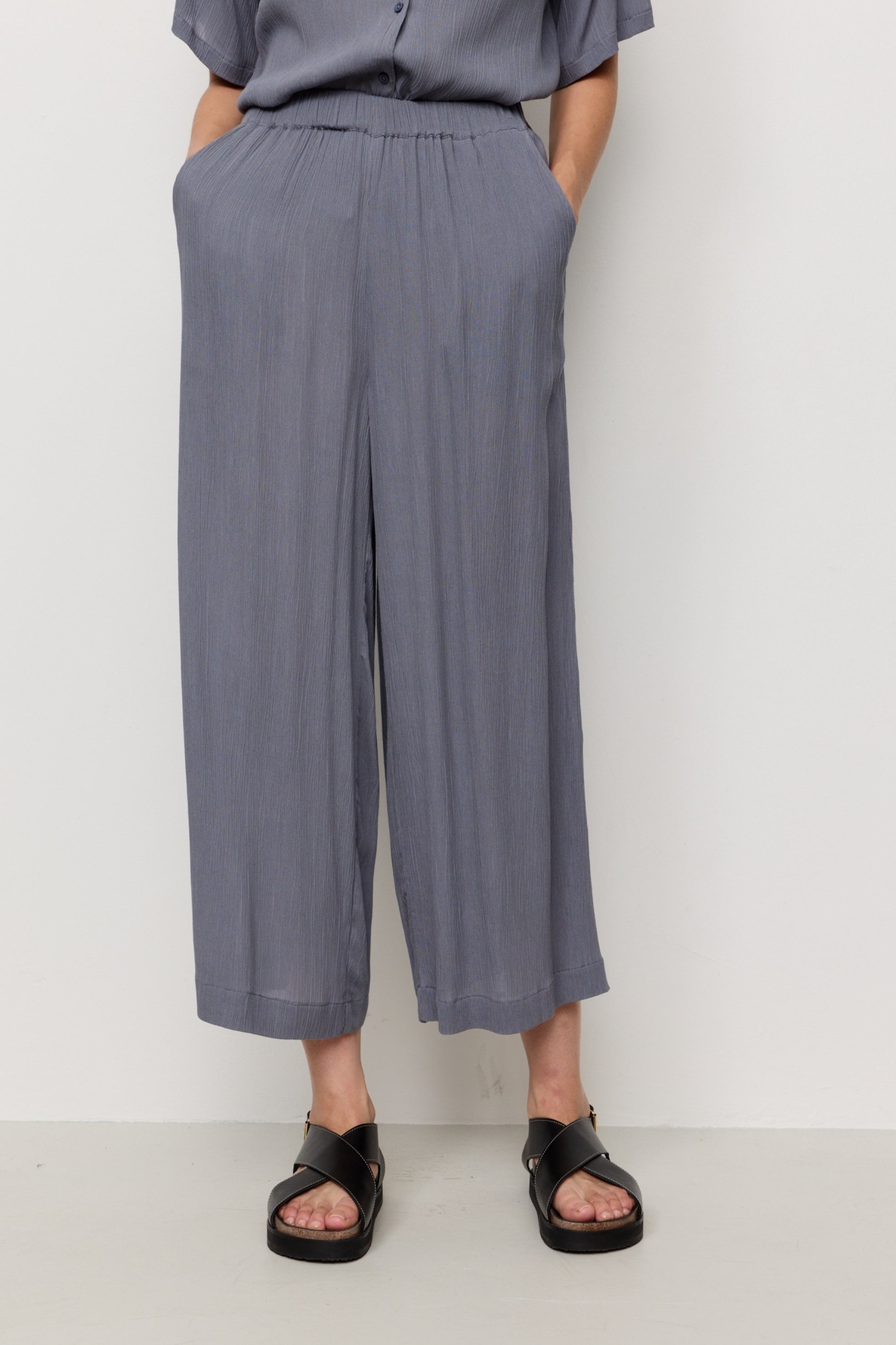 Recolution Damen vegan Hose Mandevilla Taubenblau