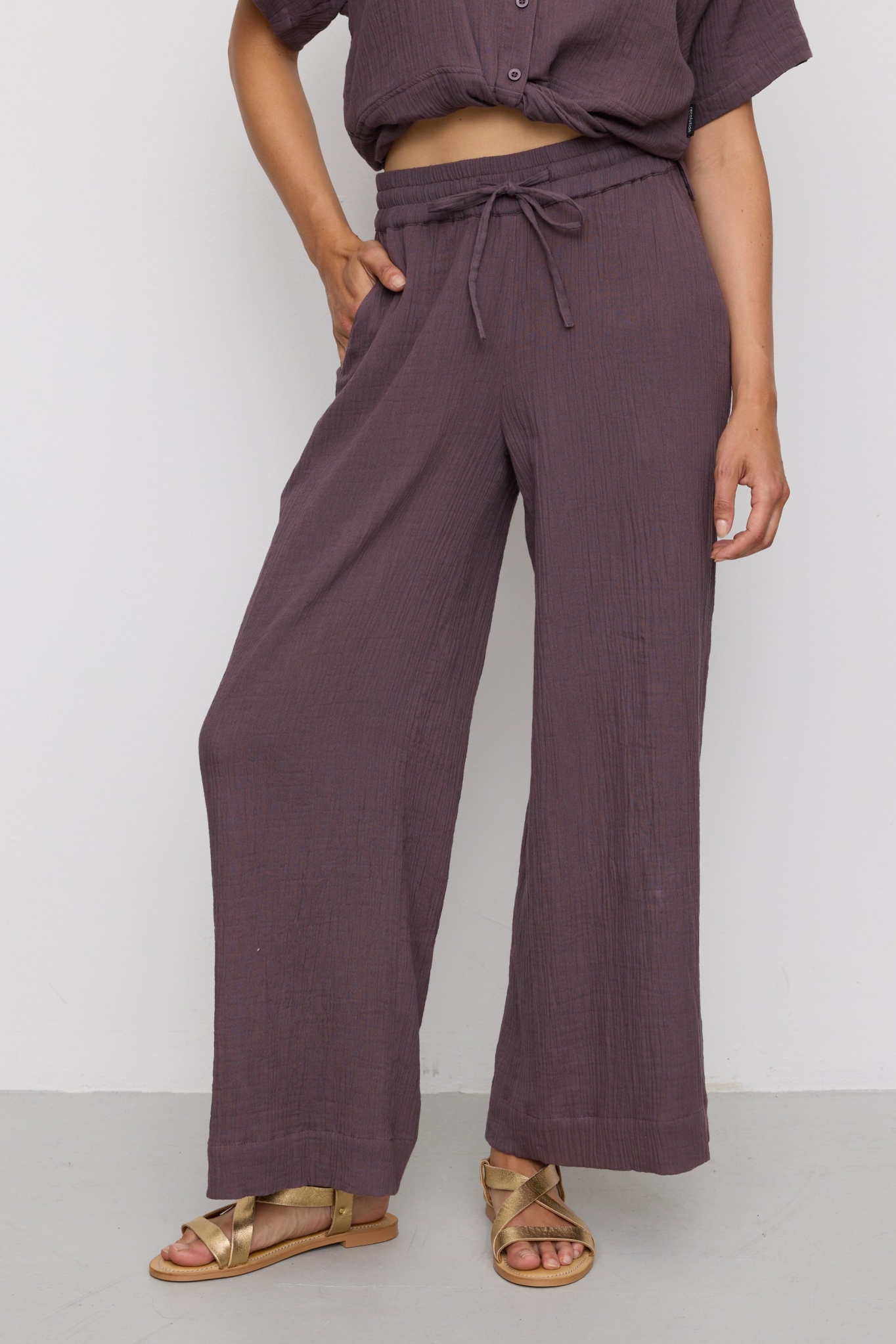 Recolution Damen vegan Hose Crocus Mystic Grape