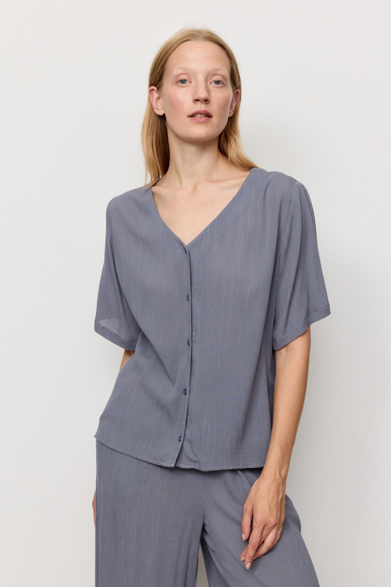Recolution Damen vegan Bluse Spirea Taubenblau