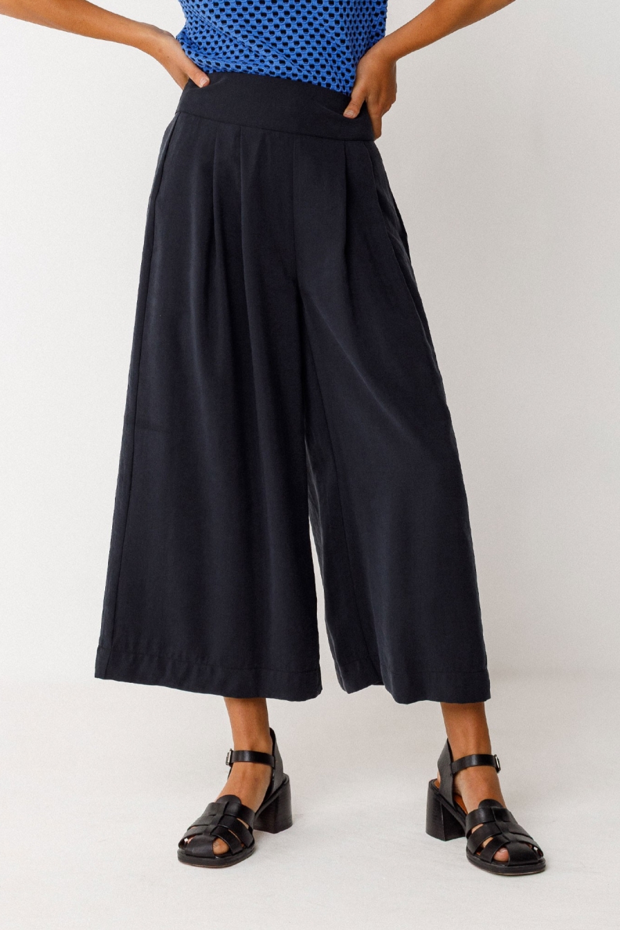 Image of SKFK dames vegan Broek Met Wijde Pijpen Enetz Zwart