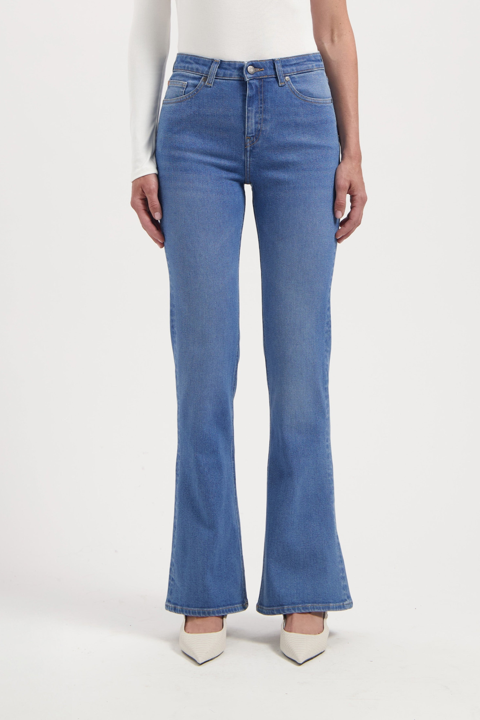 MUD Jeans Damen vegan Jeans High Flared Isy Fresh Fade Blau