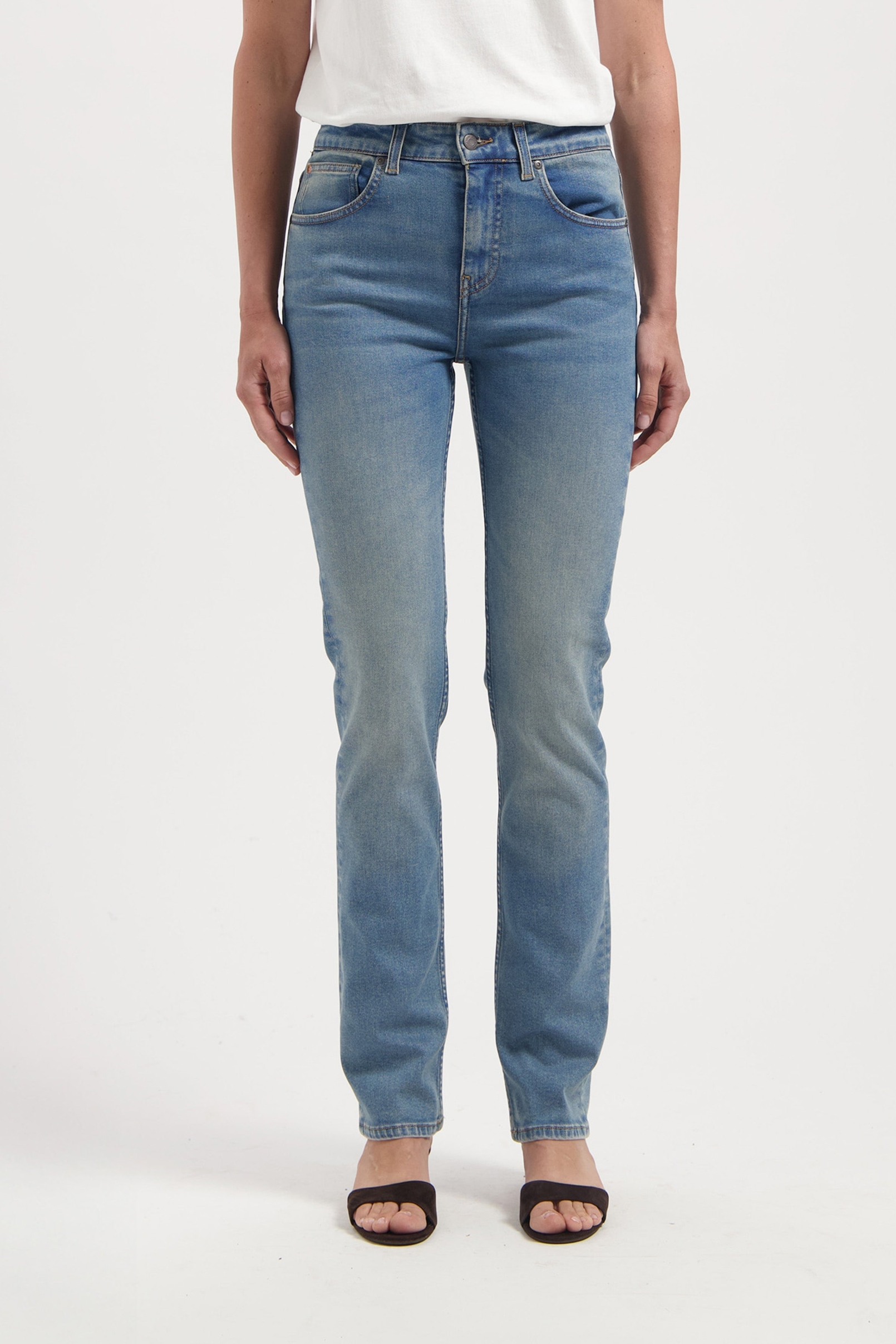 MUD Jeans Damen vegan Jeans Logan High Slim Earth Faded Blue