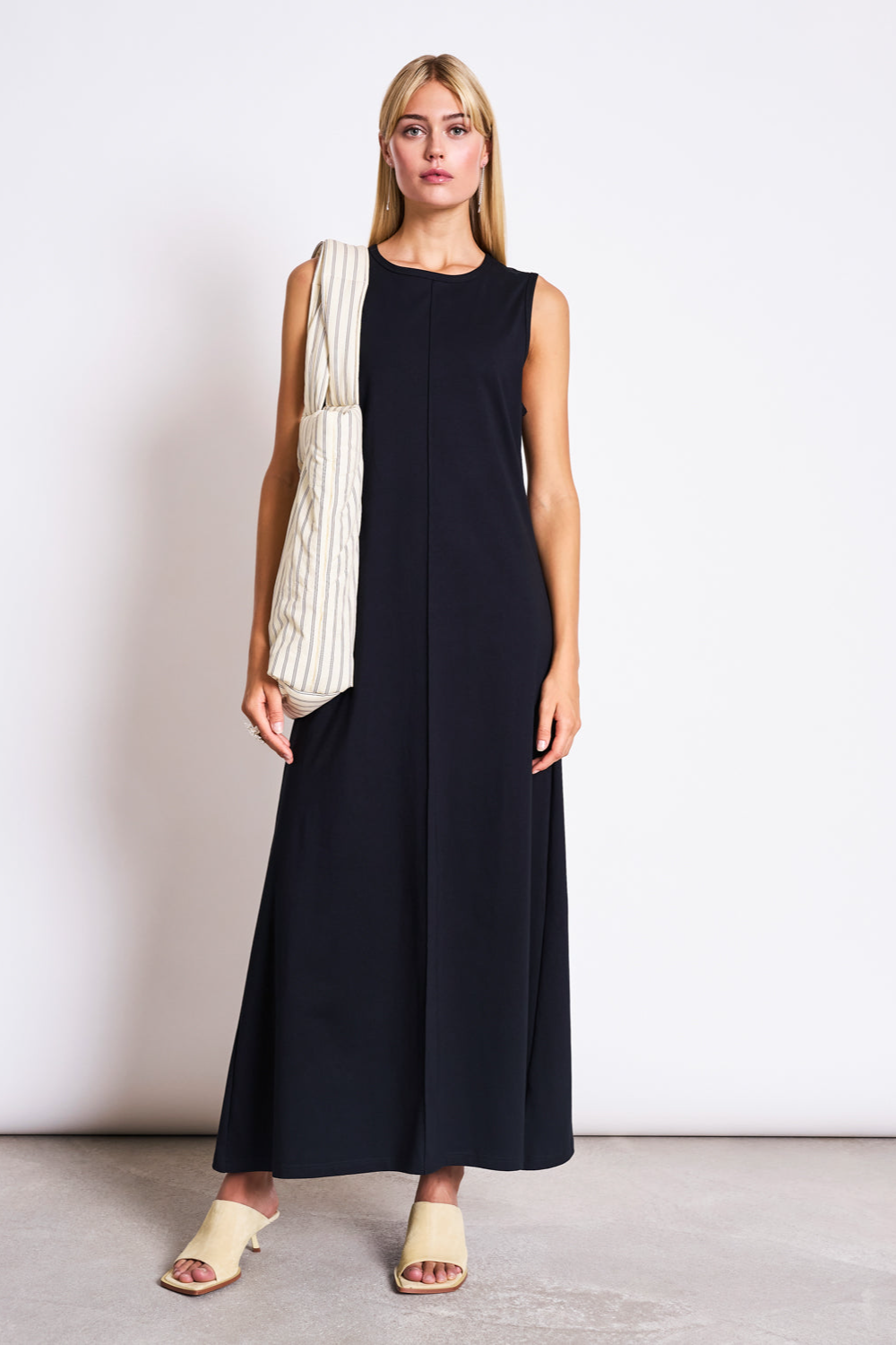 JAN 'N JUNE Damen vegan Maxikleid Ärmelloses Calia Schwarz