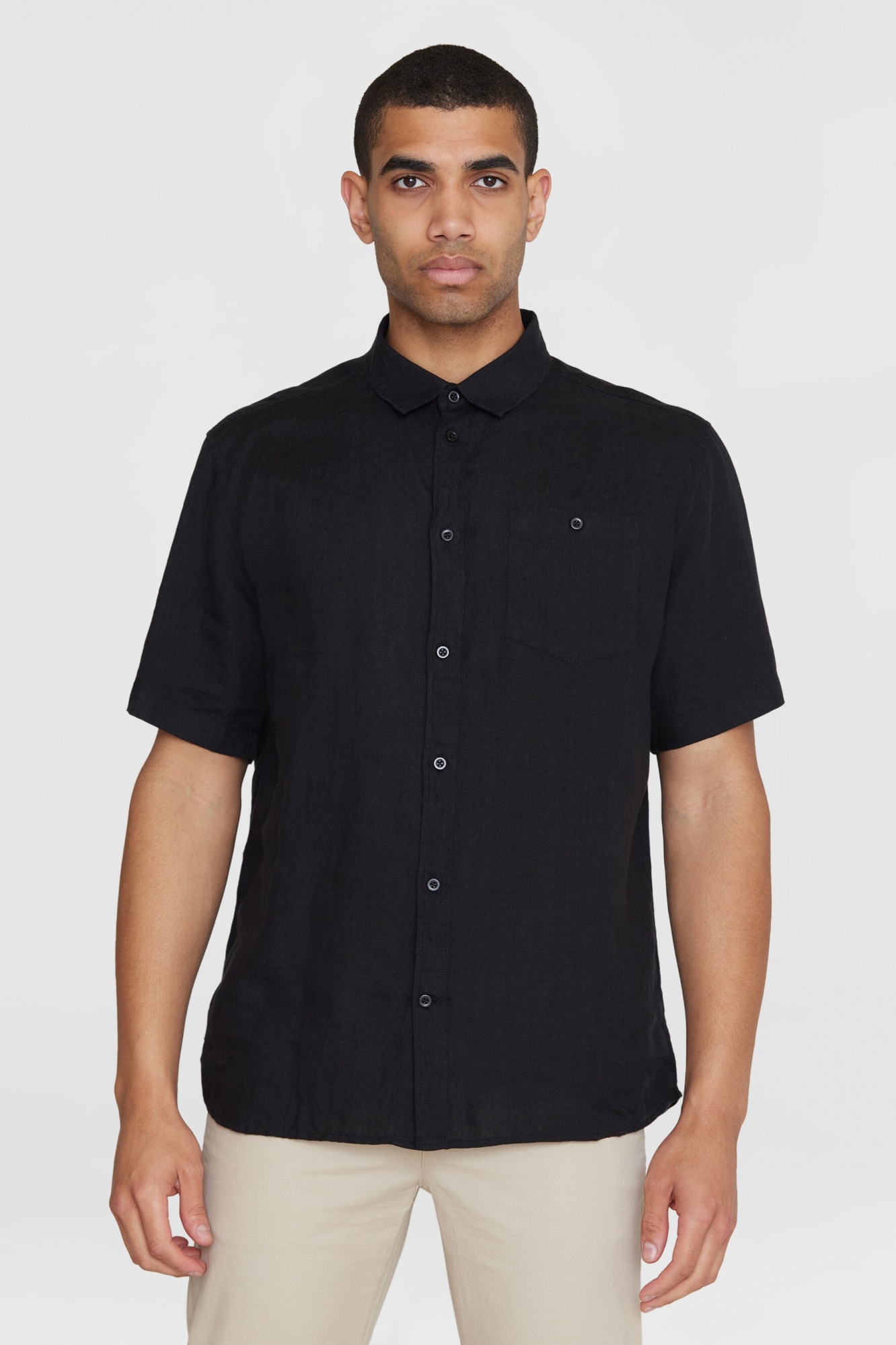KnowledgeCotton Apparel Herren vegan Kurzarmhemd Custom Fit Black Jet