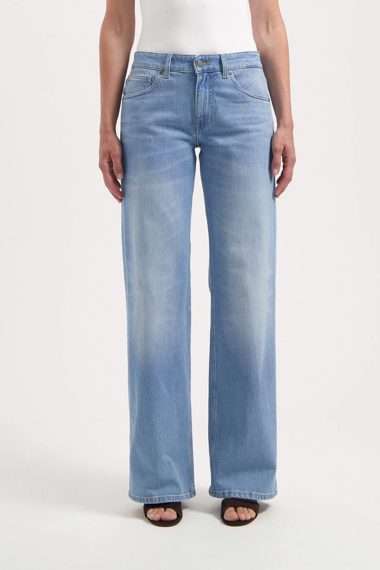 MUD Jeans Damen vegan Jeans Mid Loose Cleo Light Stone Vintage