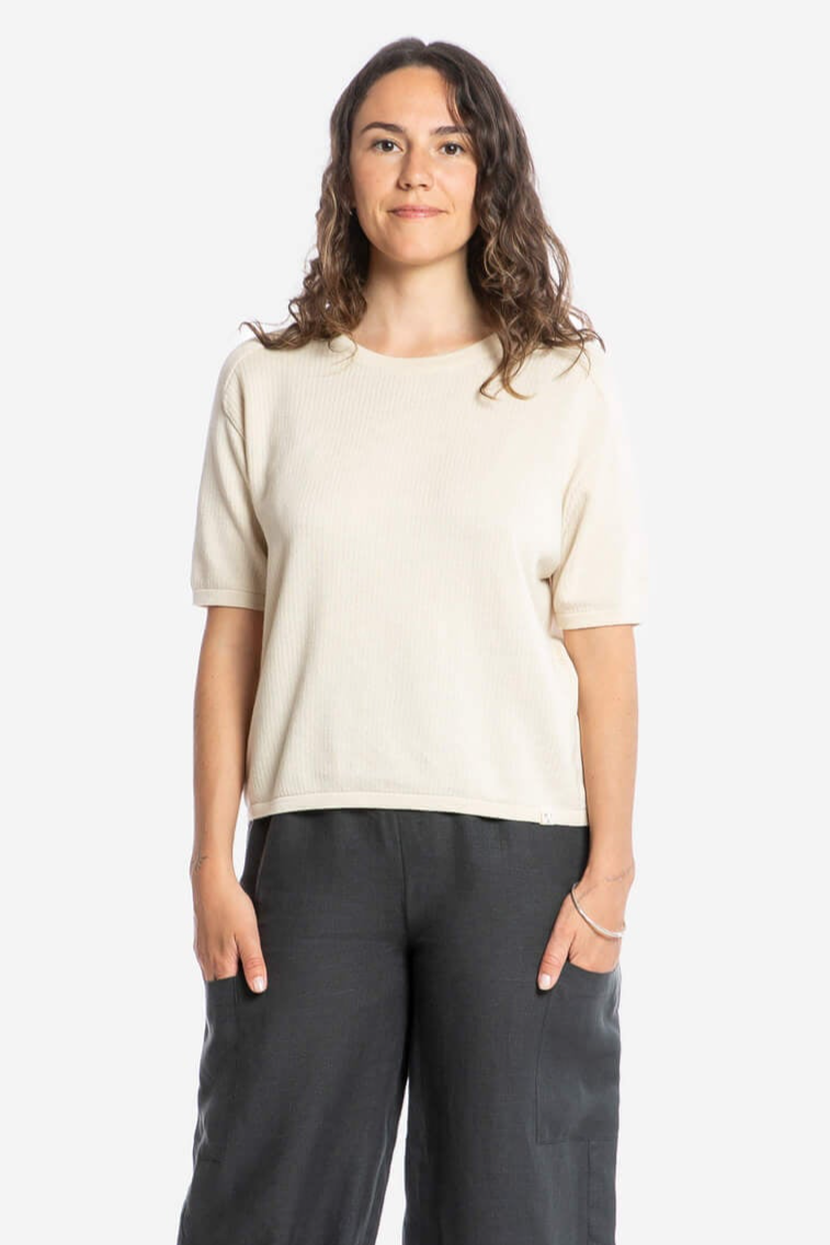 Image of MATONA dames vegan Gebreid T-Shirt In Beige