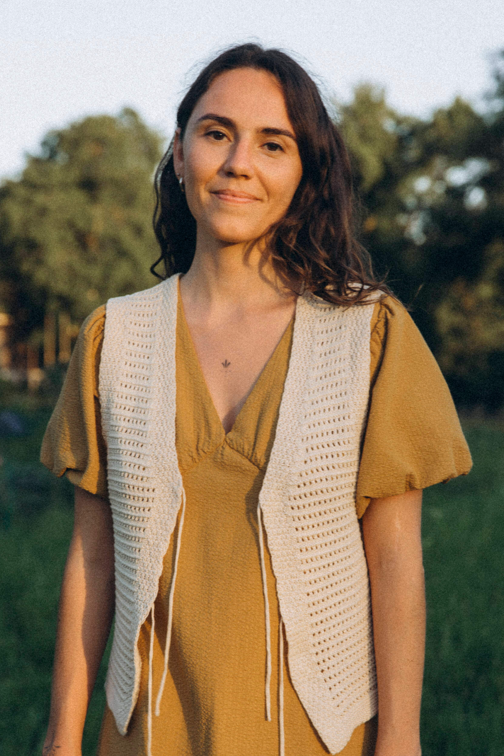 Image of MATONA dames vegan Vest Met Stropdas, Beige