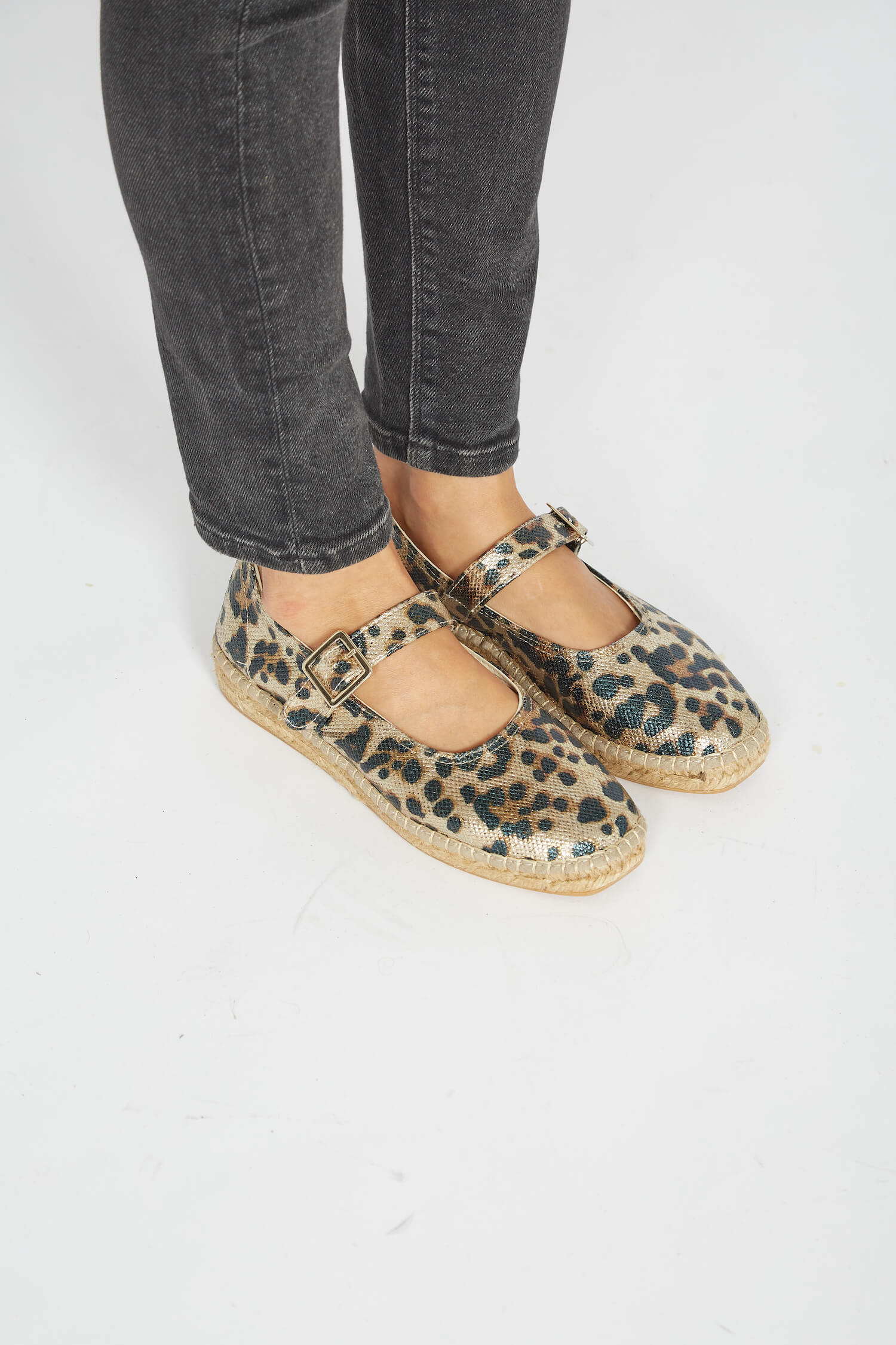 Momoc womens vegan Flats Leopard Black & Brown