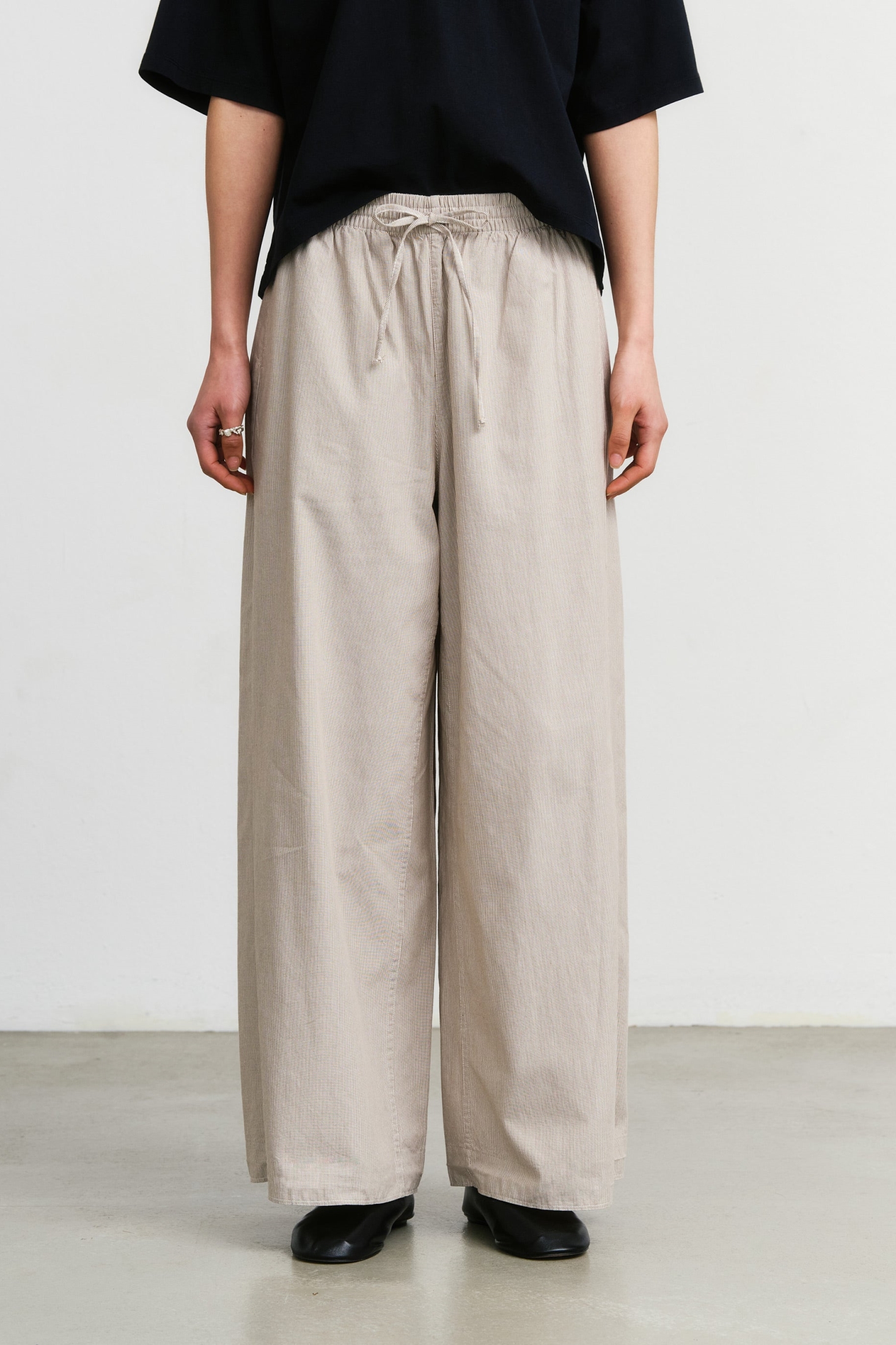 Image of Rotholz dames vegan Lichtgewicht Broek Met Wijde Pijpen En Beige Strepen