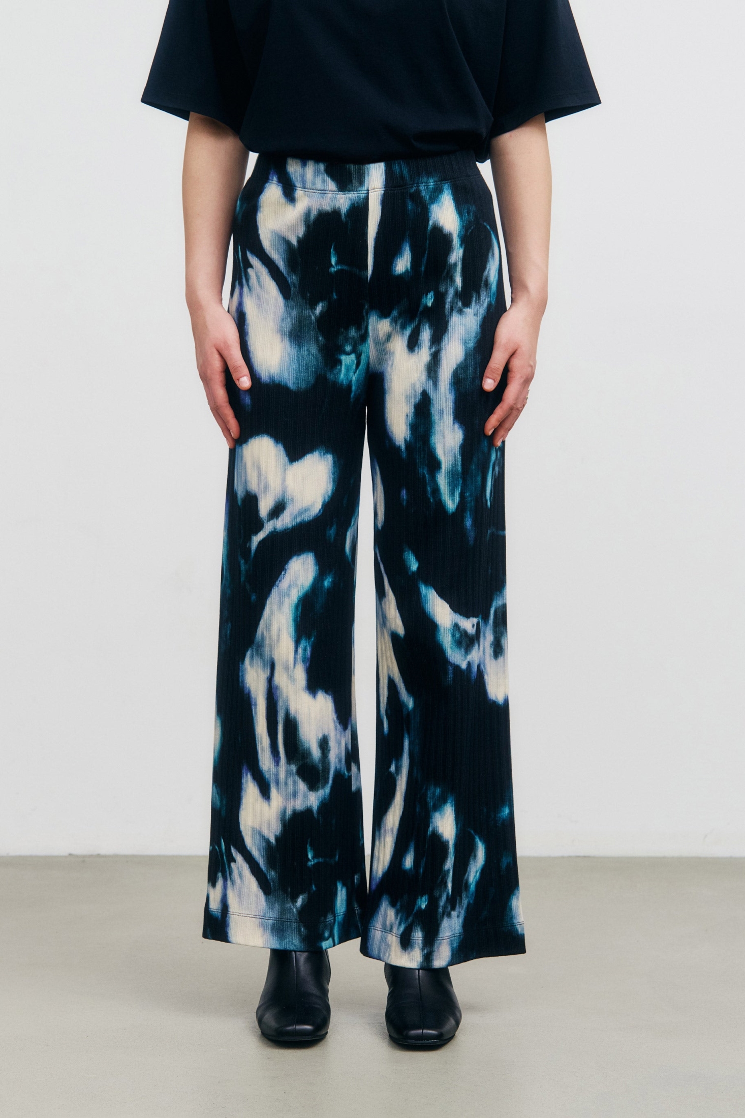 Image of Rotholz dames vegan Broek Met Ribbels En Tie-Dye Print, Echt Zwart