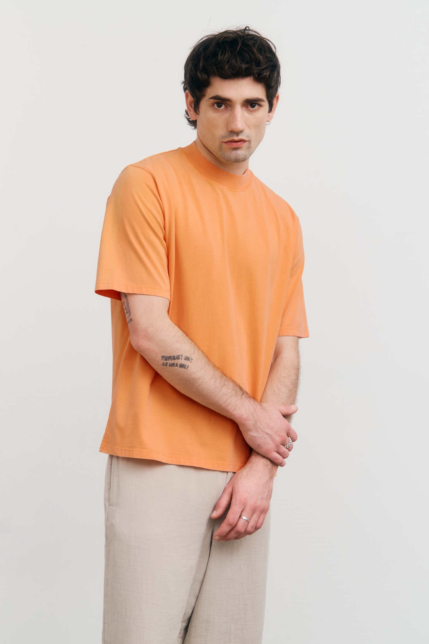 Image of Rotholz mannen vegan T-Shirt Met Wijde Kraag, Vervaagd Oranje