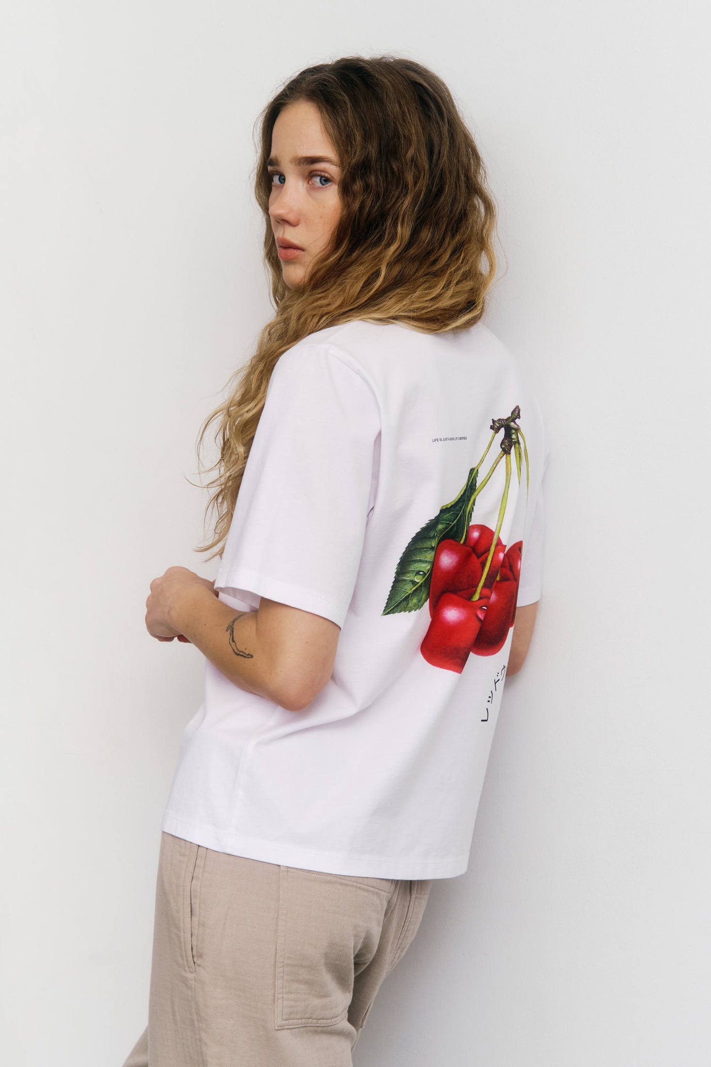 Image of Rotholz dames vegan T-Shirt Met Kersenprint, Klassiek Wit