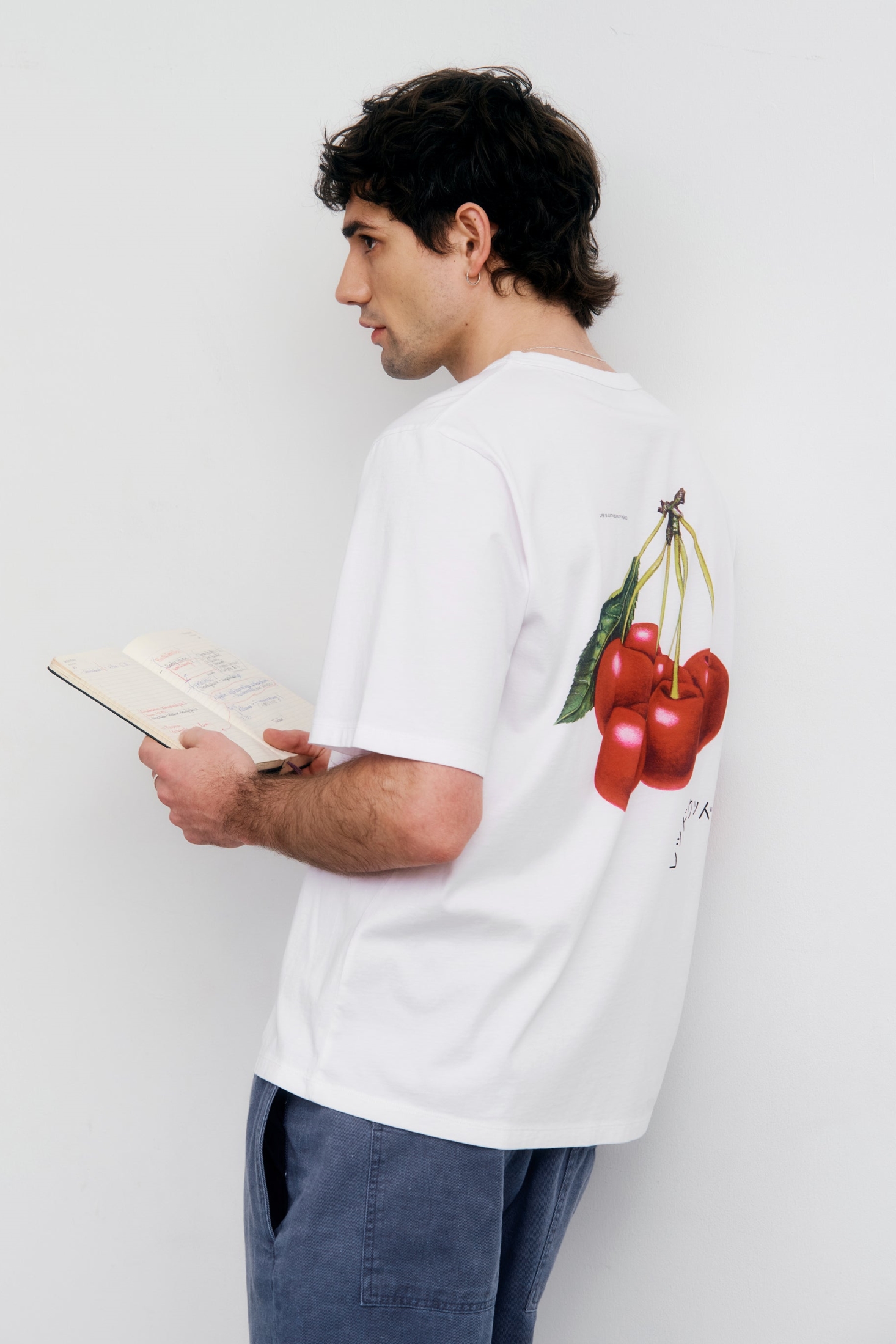 Image of Rotholz mannen vegan T-Shirt Met Kersenprint, Klassiek Wit
