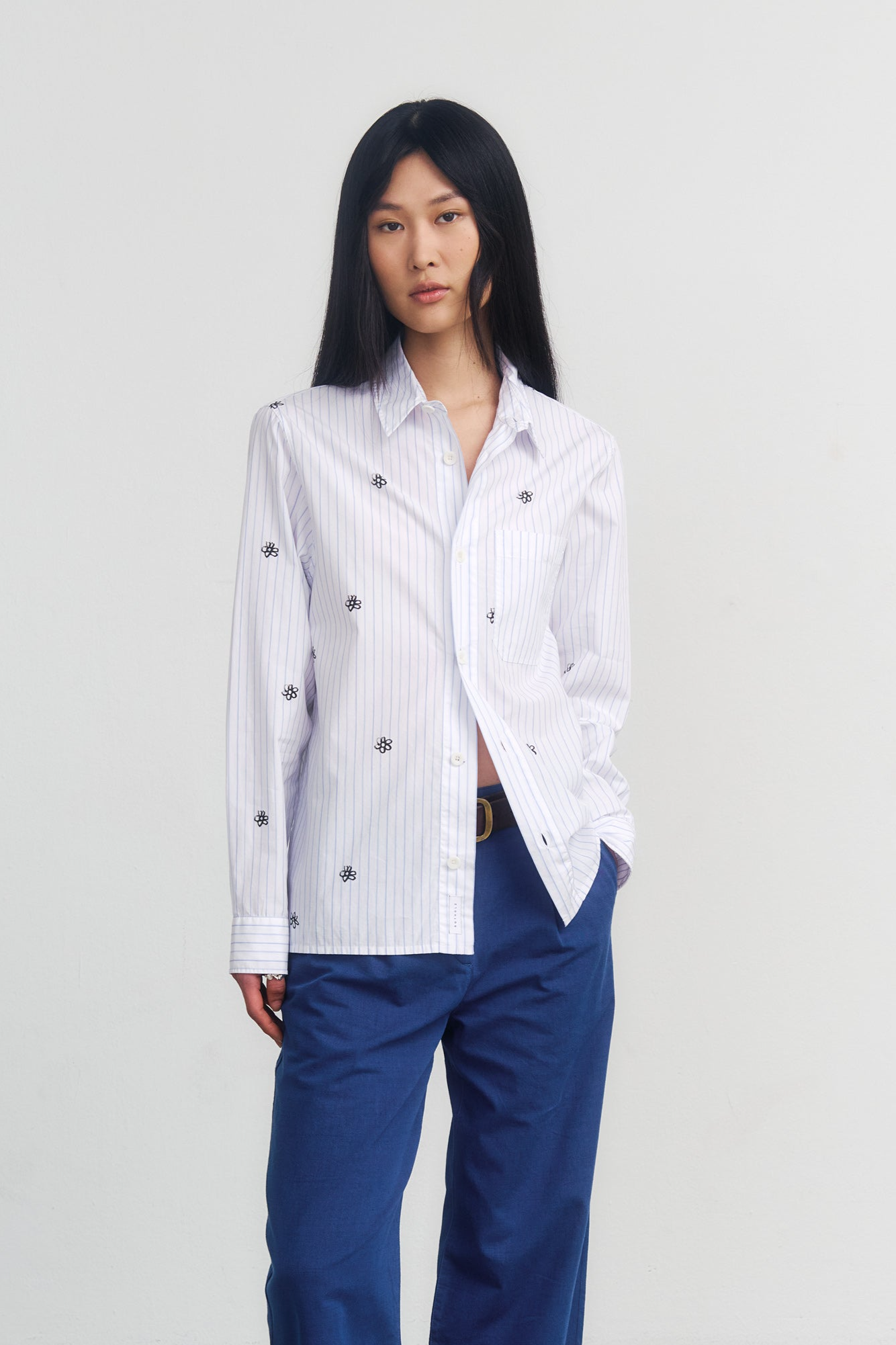 Image of Rotholz dames vegan Shirt Met Bloemenprint En Strepen In Blauw