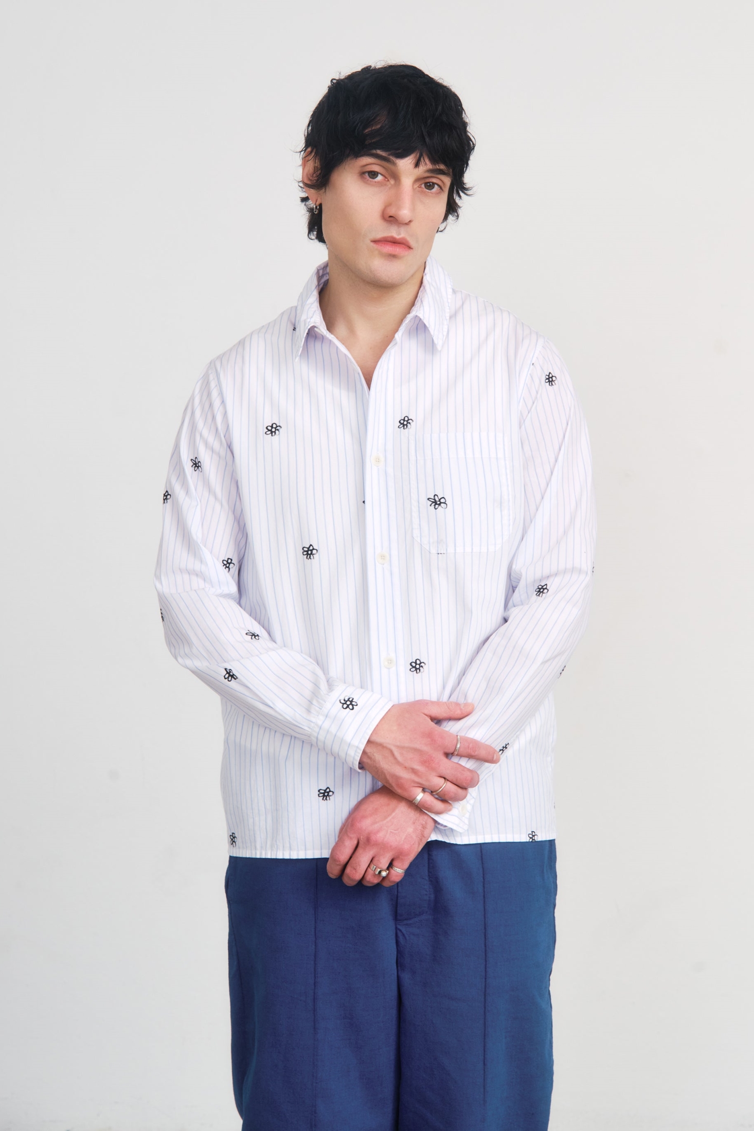 Image of Rotholz mannen vegan Shirt Met Bloemenprint En Strepen In Blauw