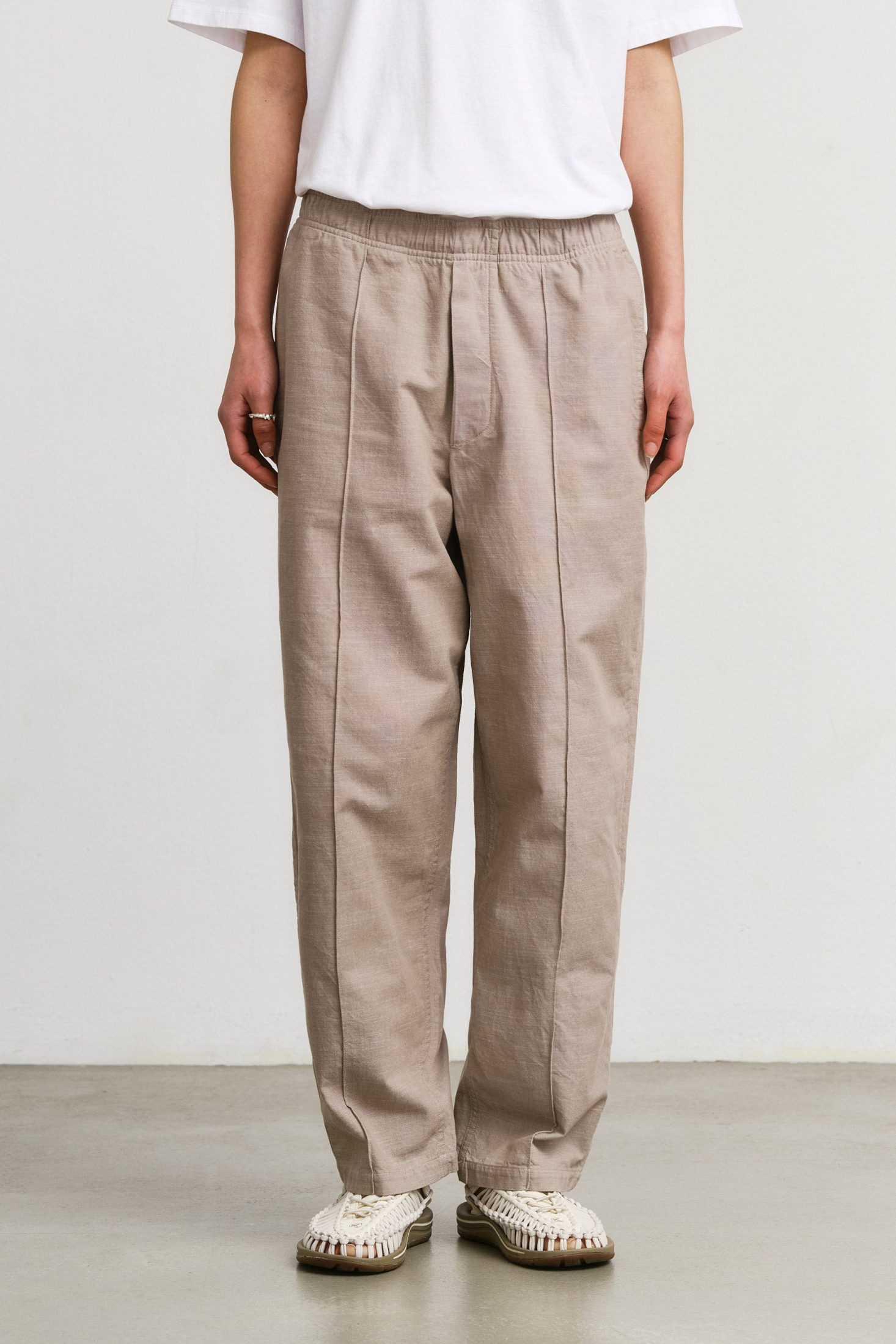 Image of Rotholz dames vegan Broek Met Wijde Plooien, Grijsbruin
