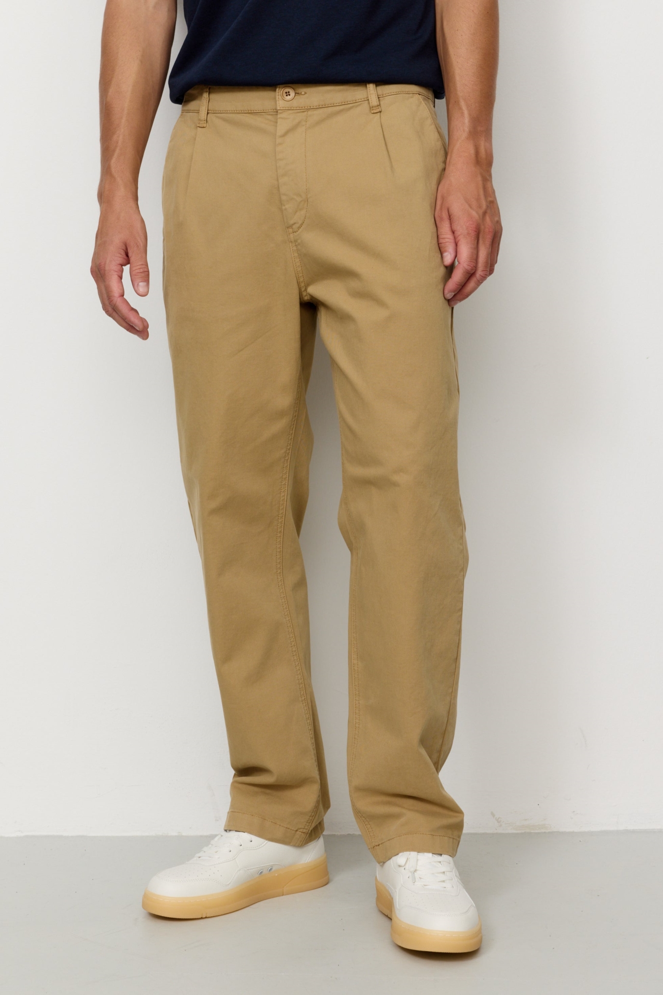 Image of Recolution mannen vegan Chinos Eiken Woestijnbruin