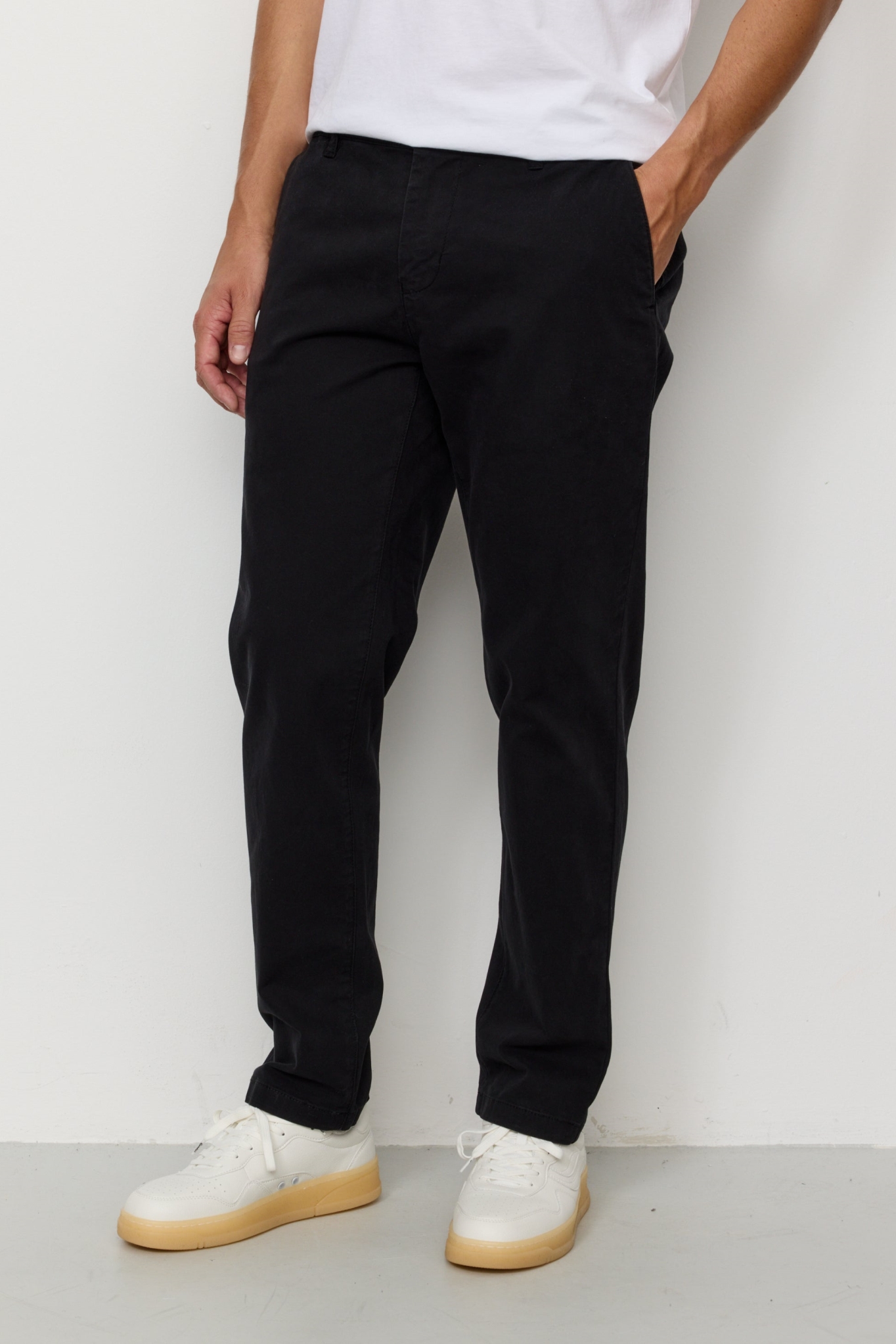 Image of Recolution mannen vegan Chinos Kelp Zwart