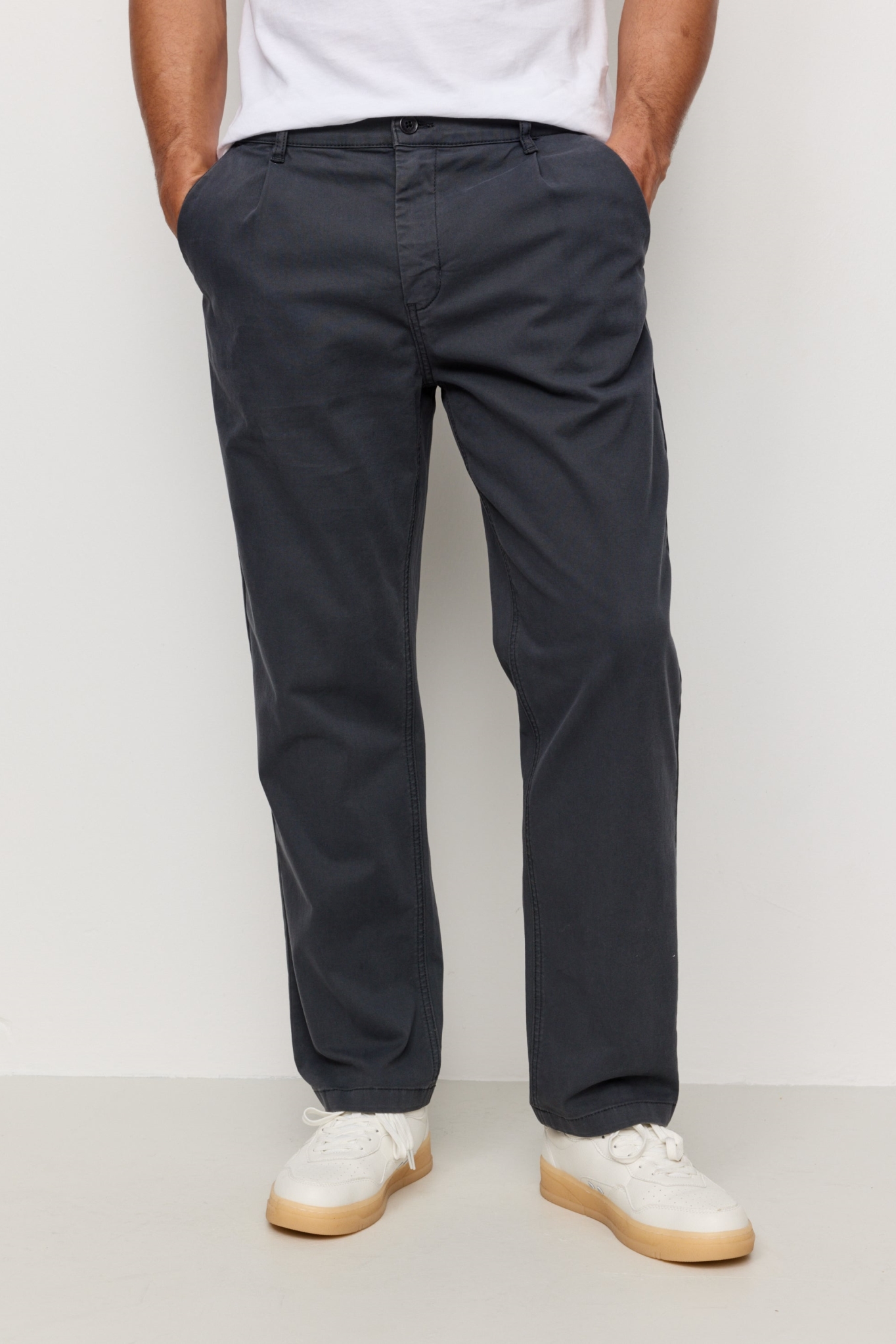 Image of Recolution mannen vegan Chinos Eiken Donkergrijs