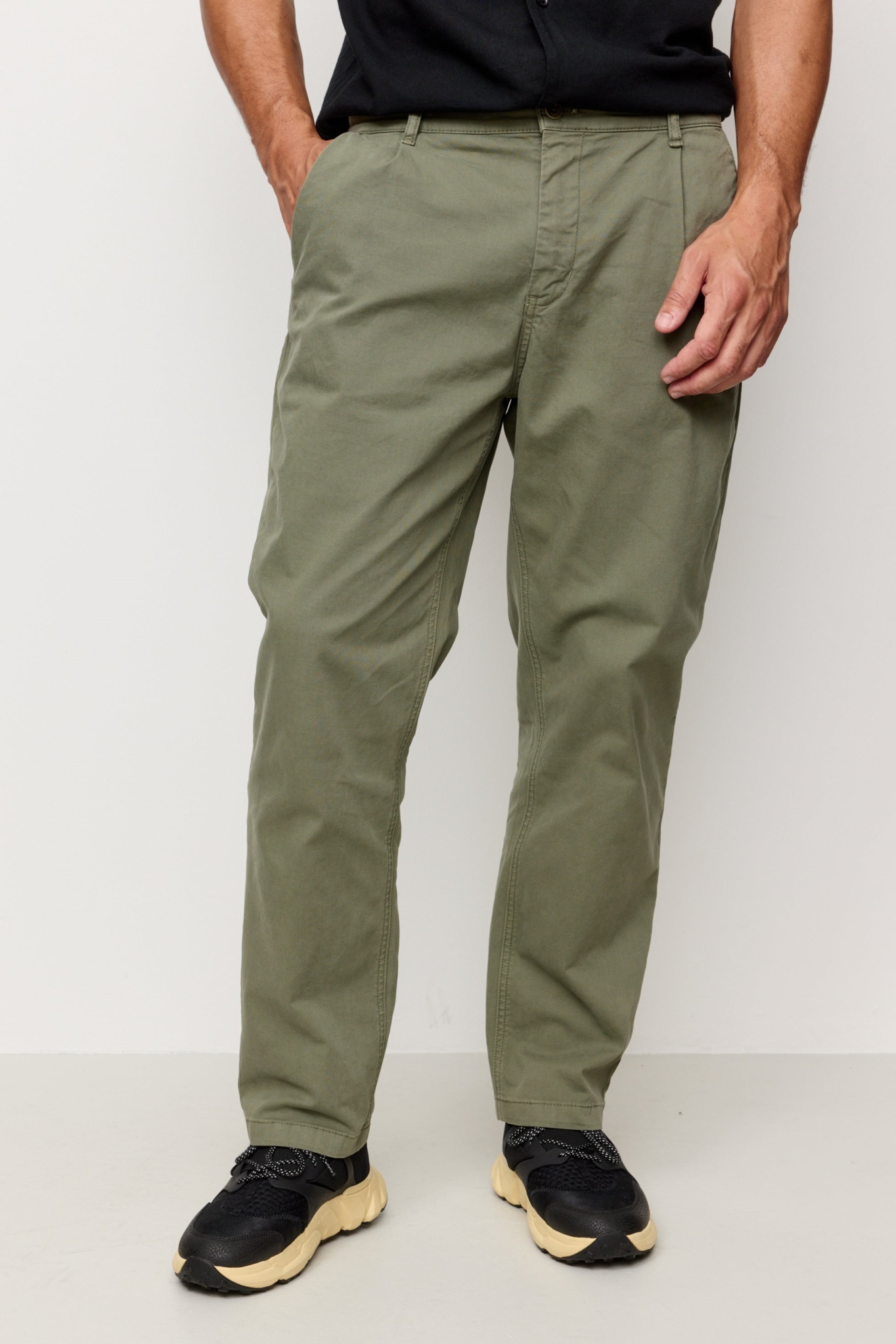 Image of Recolution mannen vegan Chinos Eiken Donker Olijf